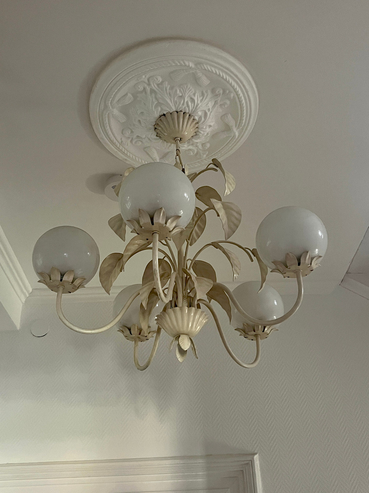 Rarität! Original Jugendstilleuchte, Lampe, Pendelleuchte,Deckenleuchte, Hängeleuchte Opalglas mit Blättermotiv 1920
