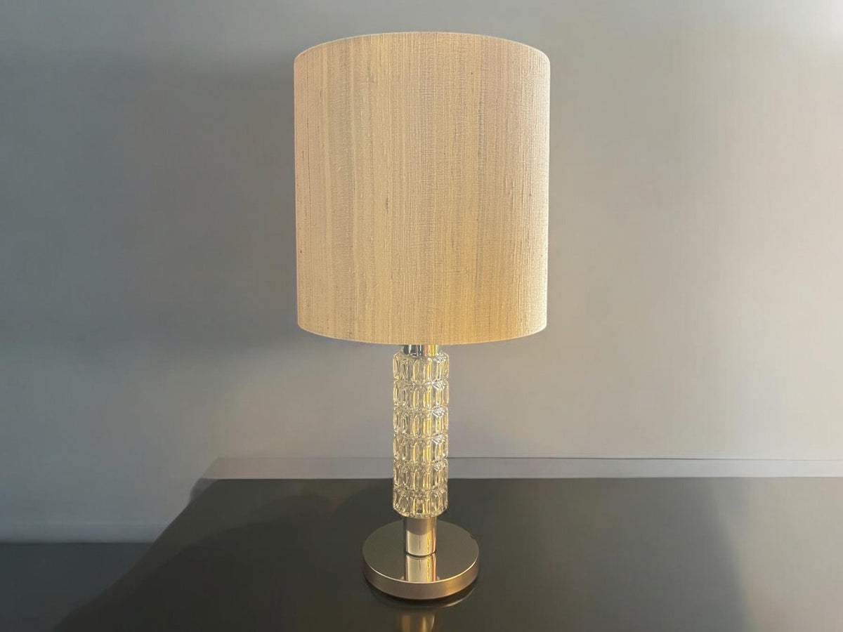 Originale 1960er Jahre Richard Essig Tischleuchte. Dieser Mid-Century Modern Designklassiker kommt im unrestaurierten Topzustand daher.