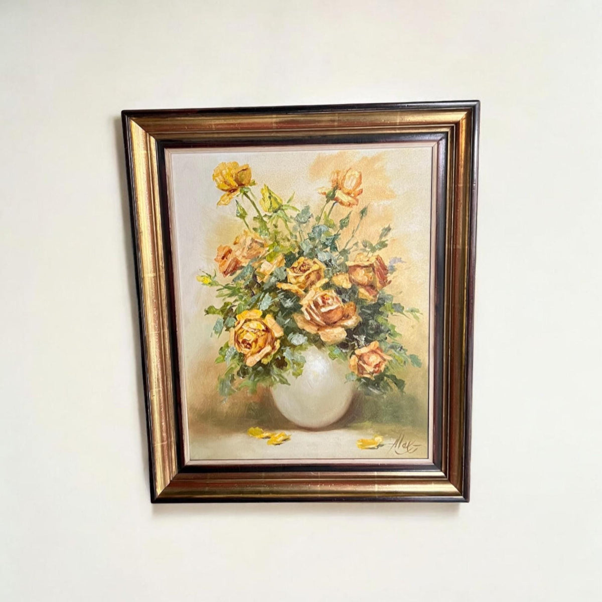 Mid Century Signiertes Ölgemälde mit gelben Rosen. Ein Bild aus den 1950er bis 1960er Jahren im klassischen Landhausstil.