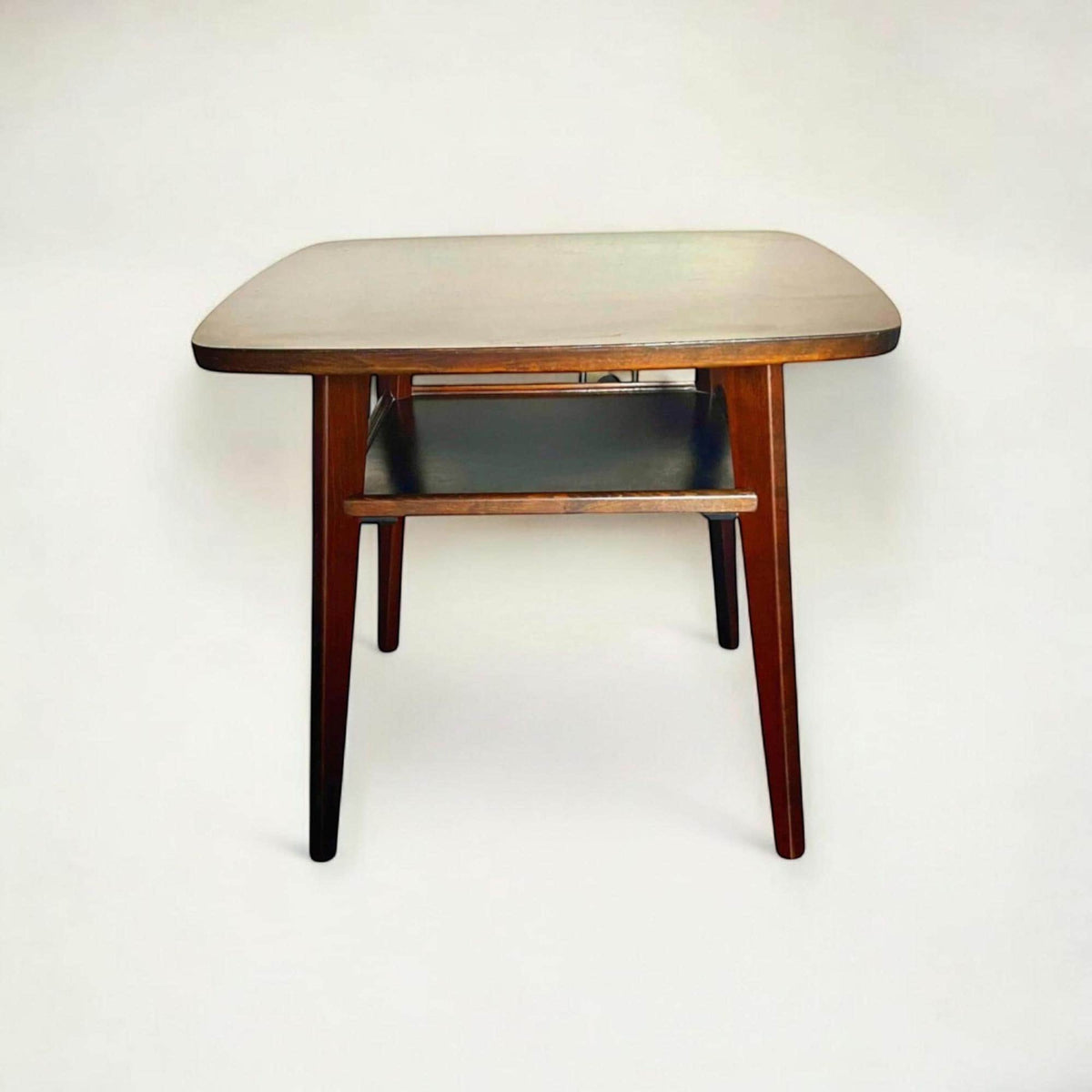 Mid Century Tray-Table/ Beistelltisch mit Ablage. Hochwertig verarbeiteter deutscher Beistelltisch aus den 1940er bis 50er Jahren.