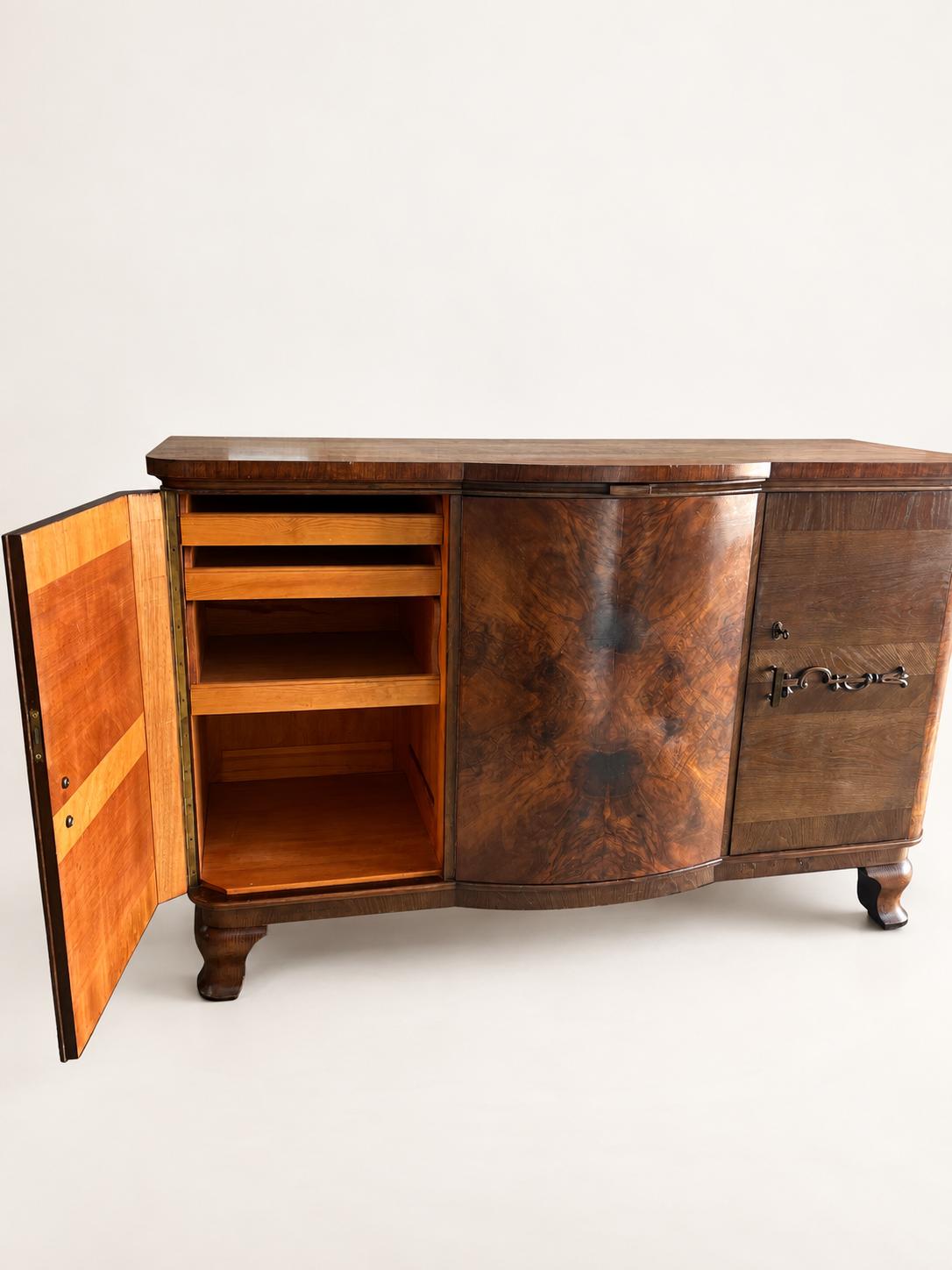 Art Déco Sideboard Vintage | Große Kommode mit geometrischem Furnier, Messingbeschlägen und Innenausbau | Antiker Holzschrank