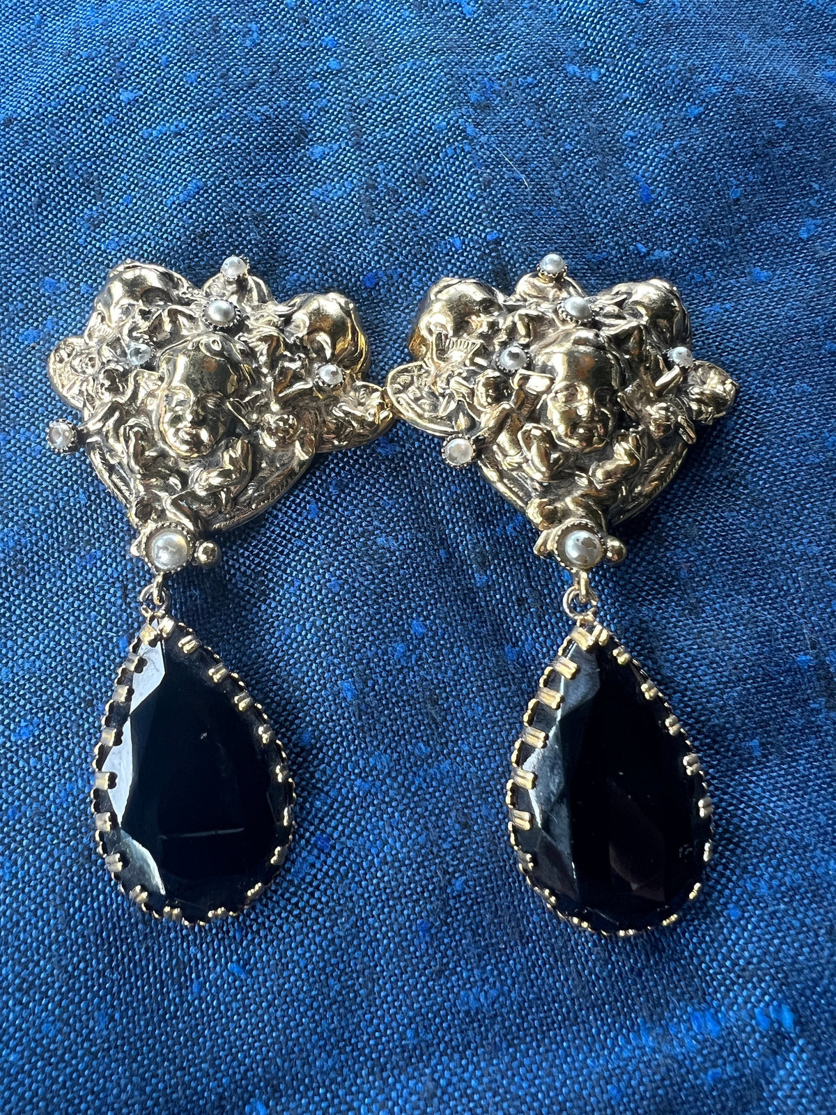Fiorini Oreste Rarität! Engel-Ohrringe im Barockstil aus den 1990er Jahren. Sehr hochwertig verarbeitet, Ohrclips Engel mit Onyx