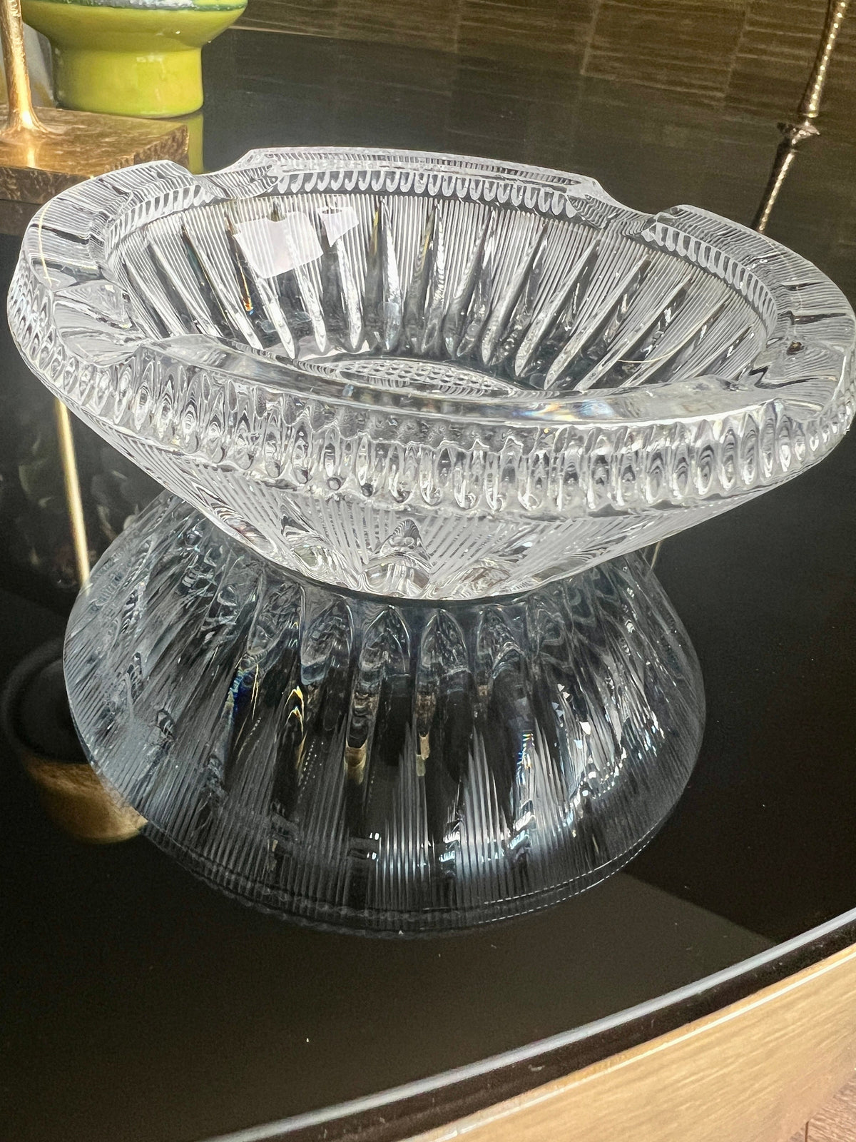 Bleikristall-Aschenbecher aus den 1960-1970er Jahren in verschiedenen Ausführungen. Schauen Sie in die Variationen