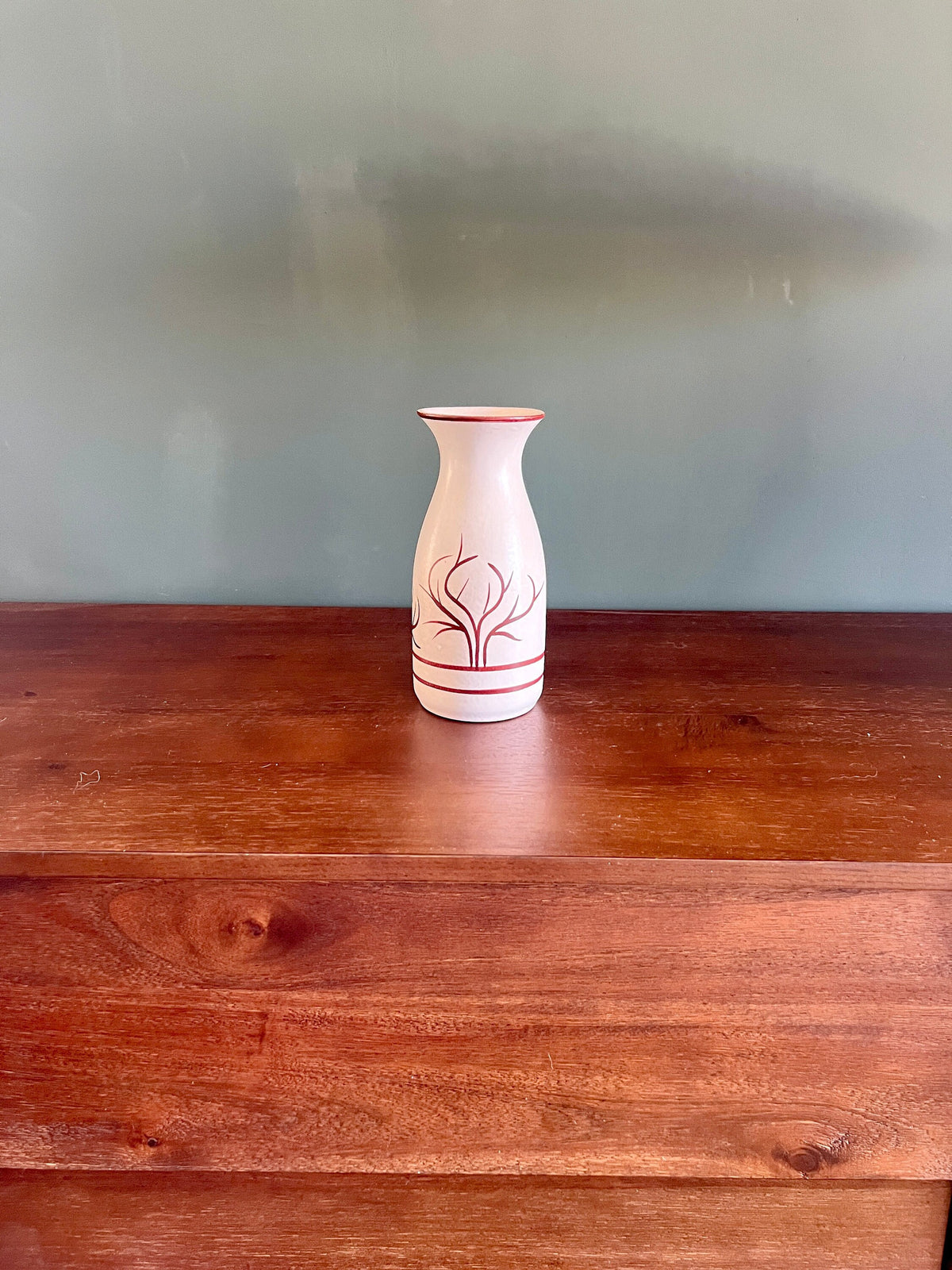 Schöne kleine Mid Century Bay Vase aus den 1960ern. Form 710 20