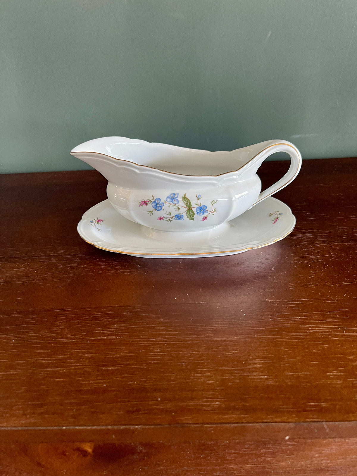 Mid Century Sauciere der Porzellanmanufaktur Lengsfeld aus der ehemaligen DDR. 60er Jahre Ostalgie Stück.