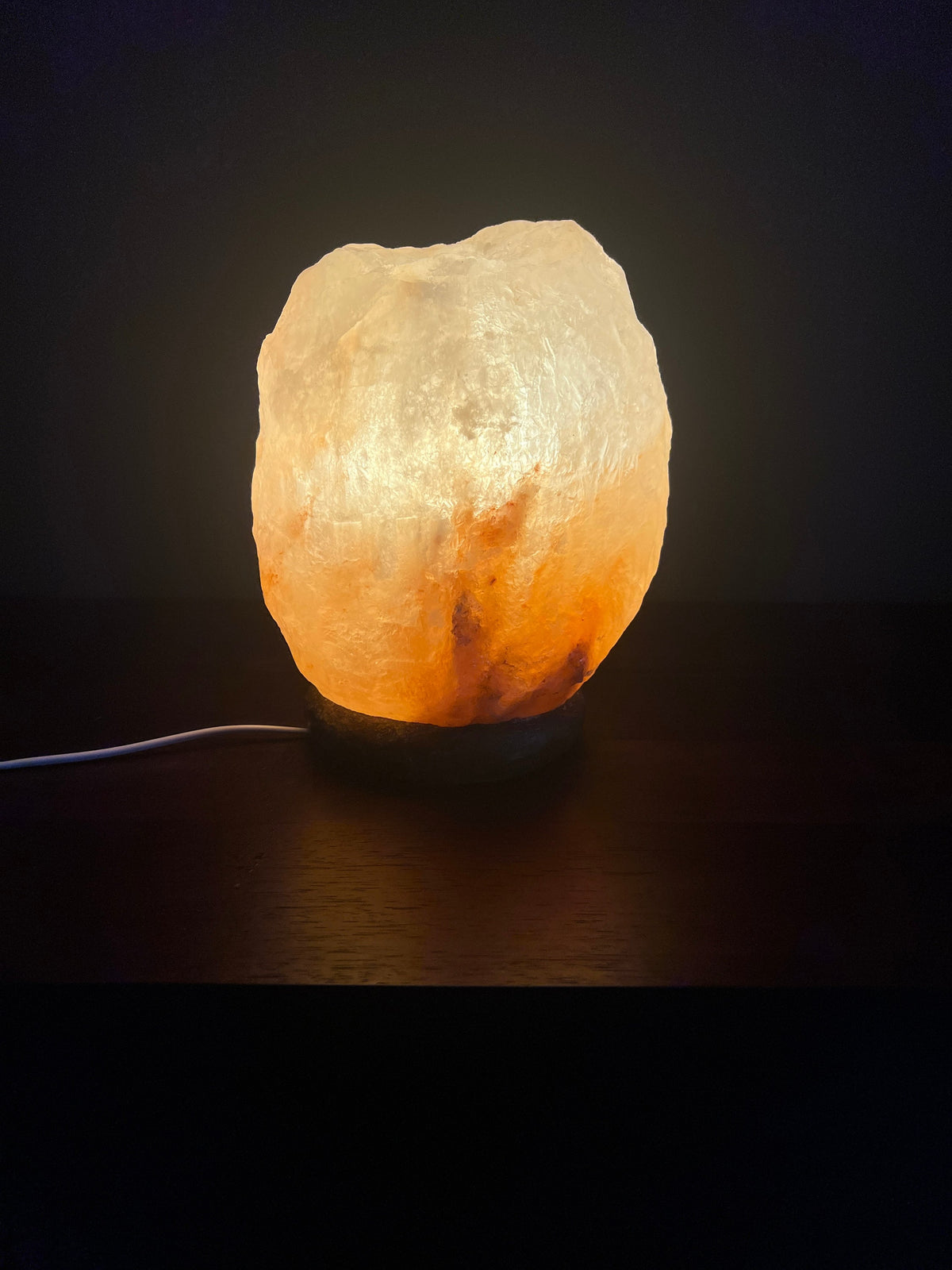 Sehr große Himalaya Salzsteinlampe aus den 70ern. Macht ein gemütliches Licht und eine tolle Atmosphäre!