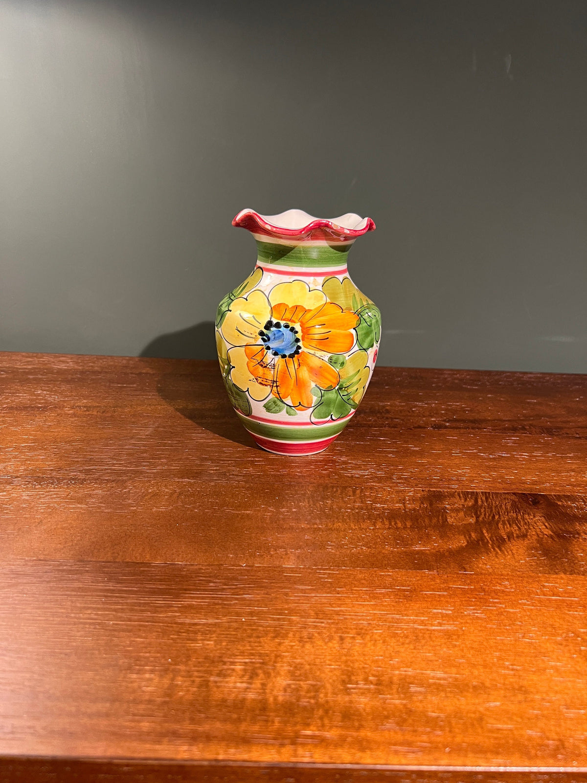 Mid Century handbemalte Deruta Studio Keramik Majolika Vase hergestellt in Italien. 3/16