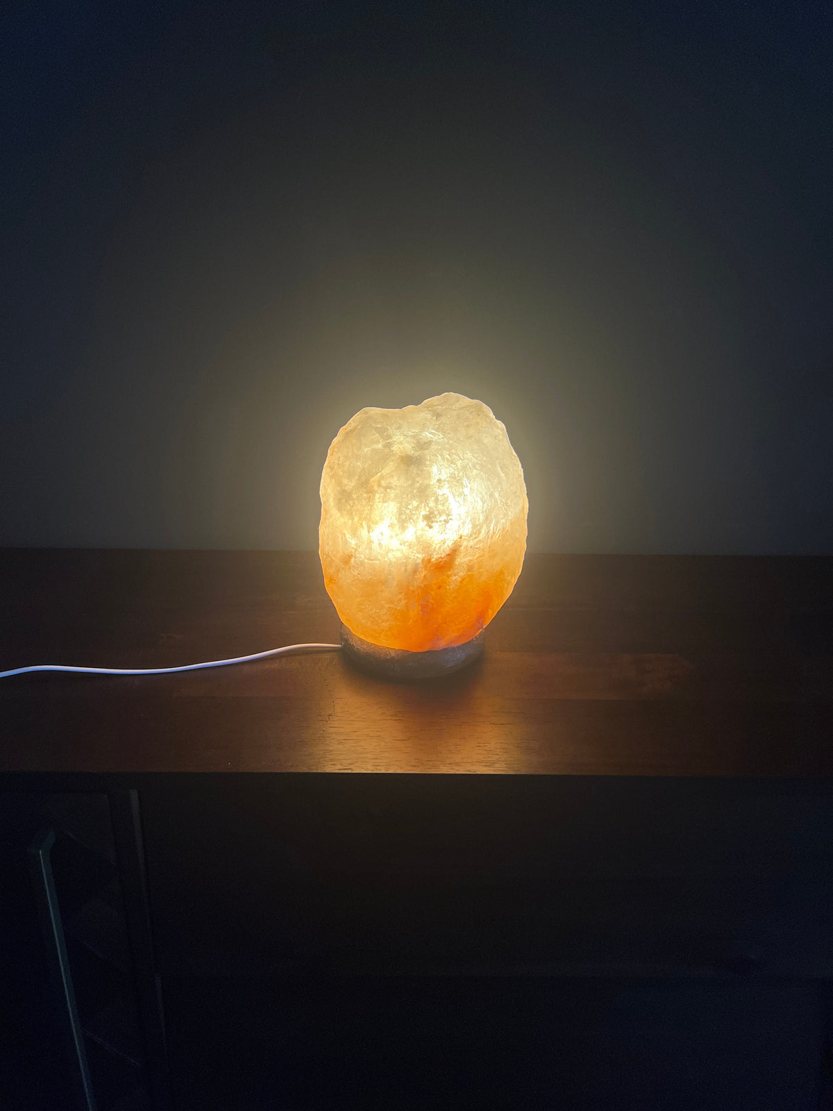 Sehr große Himalaya Salzsteinlampe aus den 70ern. Macht ein gemütliches Licht und eine tolle Atmosphäre!