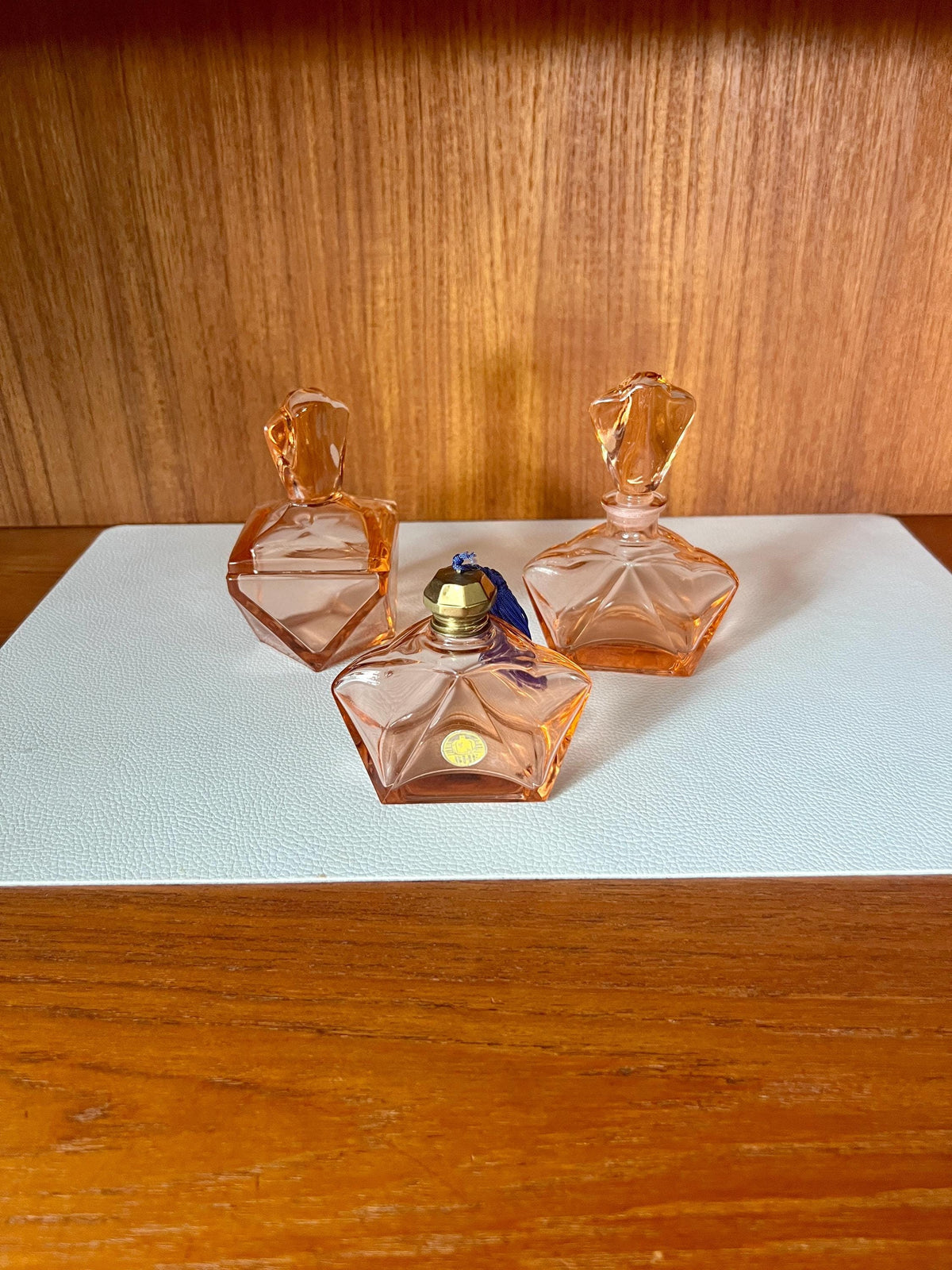 Art Deco Toilettenset aus Rosalin-Glas von BHF Bayrische Hohlflasfabrik Marktleuthen Deutschland 1930er Jahre, super Zustand, Boudoir