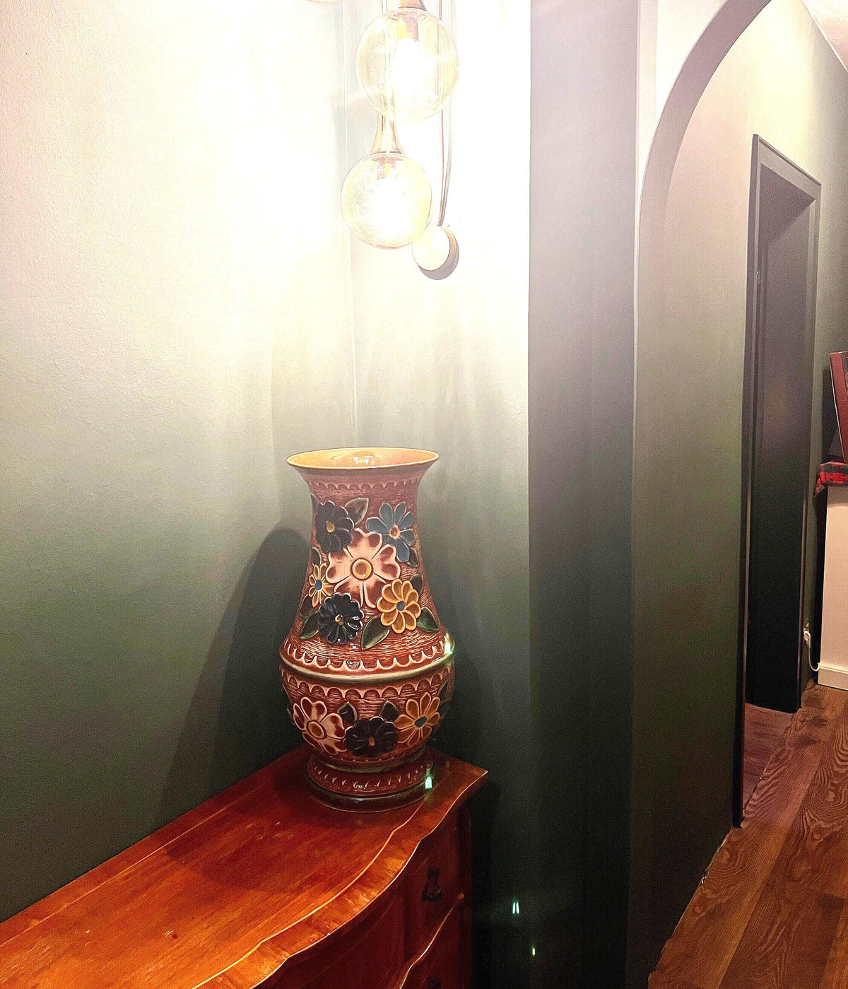 Riesige 70er Jahre BAY Bodenvase / Schirmständer mit wunderschönem Blumendekor. Modellnummer 98 - 50.