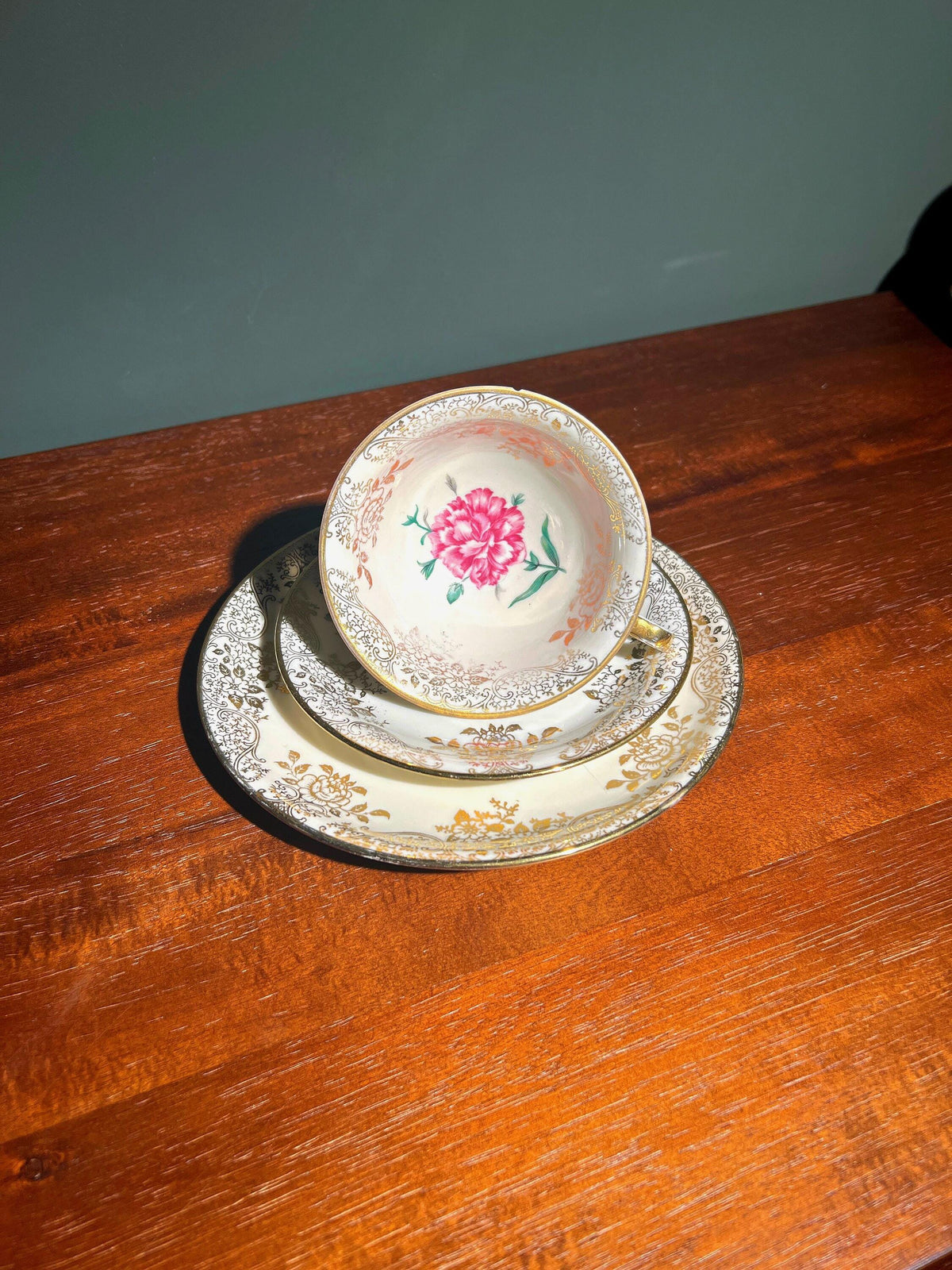 Vintage Sammelgedeck von Eschenbach mit floralem Goldrand und Nelken ca. 1970 Top Zustand