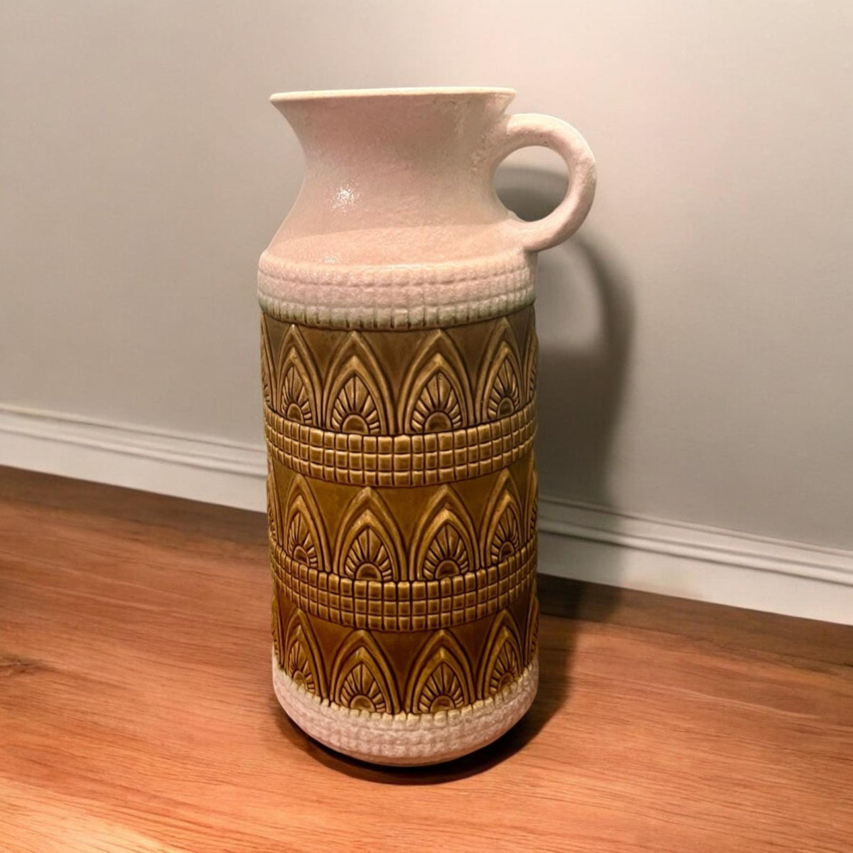 Große 1960er Mid Century Bodenvase aus der Kunsttöpferei Ü-Keramik Übelacker mit der Modellnummer 1782/45.