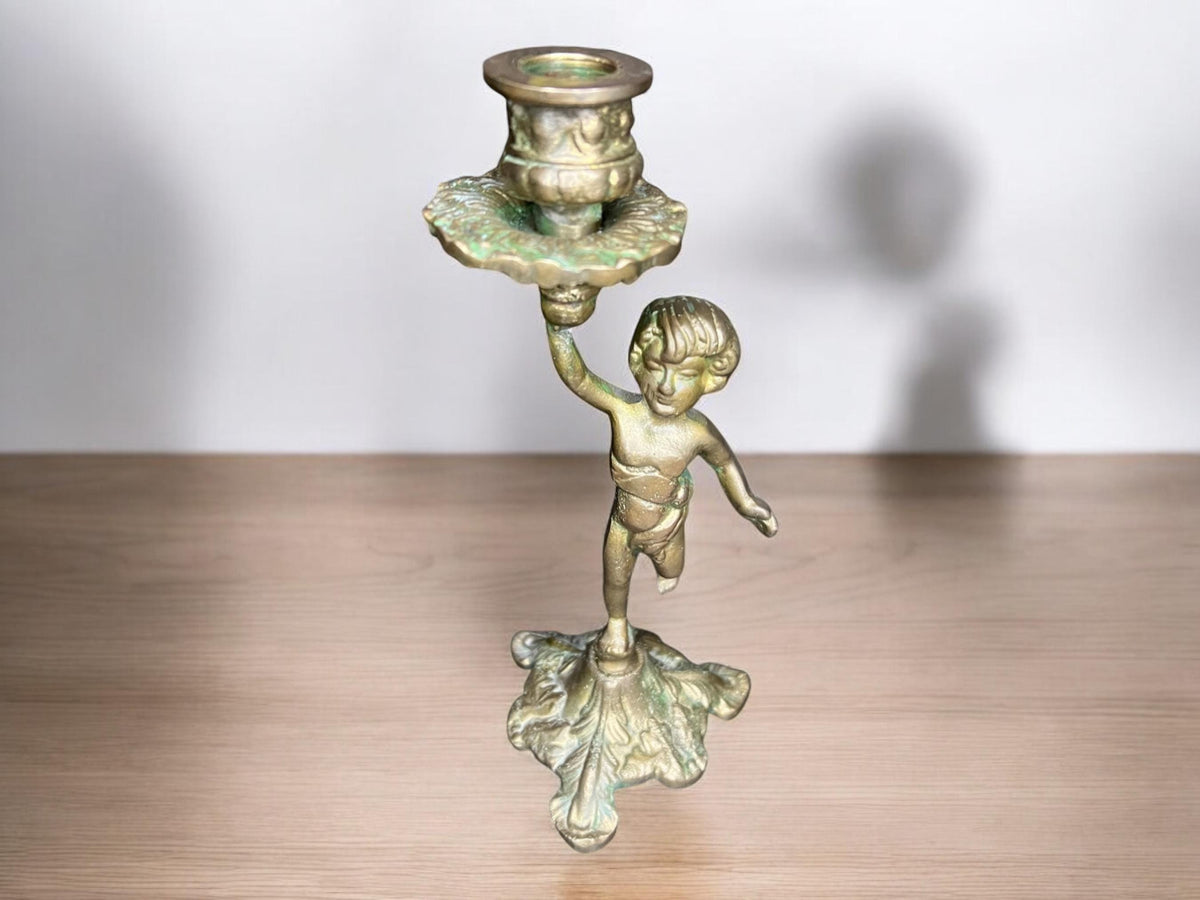 Antiker Kerzenhalter aus Bronze Junge/Cherub/ Engel mit Patina, Jugendstil Kerzenständer ca. 1920