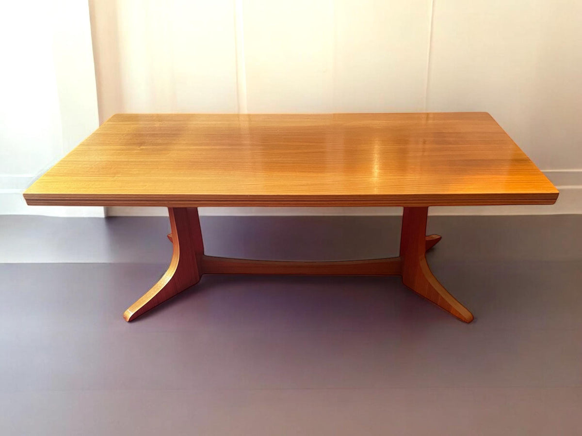 Vintage ausziehbarer und höhenverstellbarer Couchtisch aus Holzfurnier und Massivholzfüßen, Deutschland 1960er /70er Jahre.