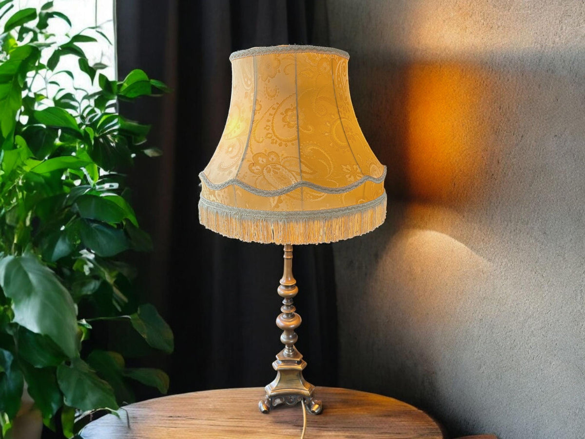 Vintage Mid Century Tischlampe, Fransenschirm mit goldenem Brokat, 60er/70er Jahre