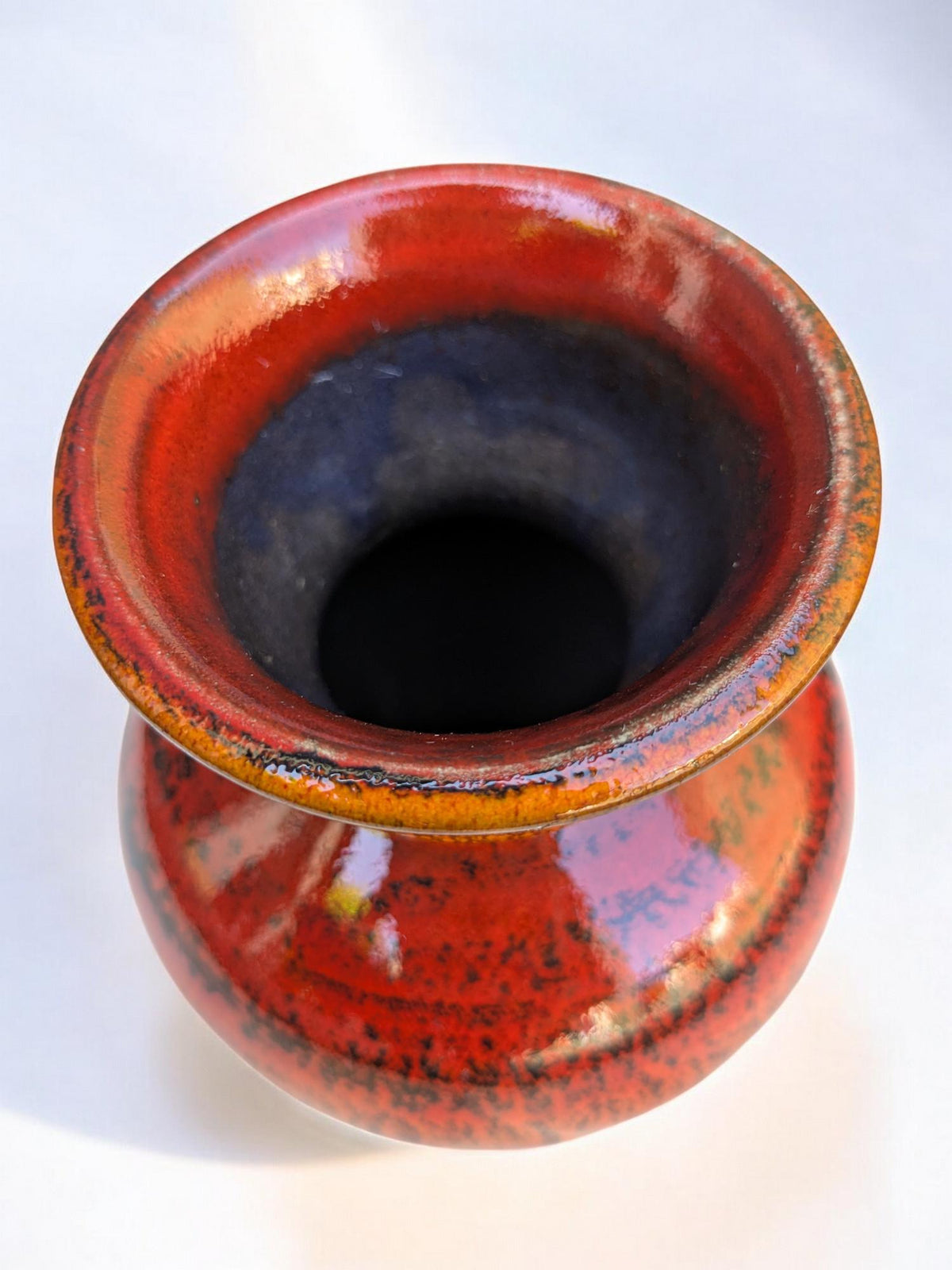 Jasba Keramik N902-10-15 - kleine Mid-Century-Vase, Rot-Orange mit dunklem Muster, Vintage West-Germany Keramik