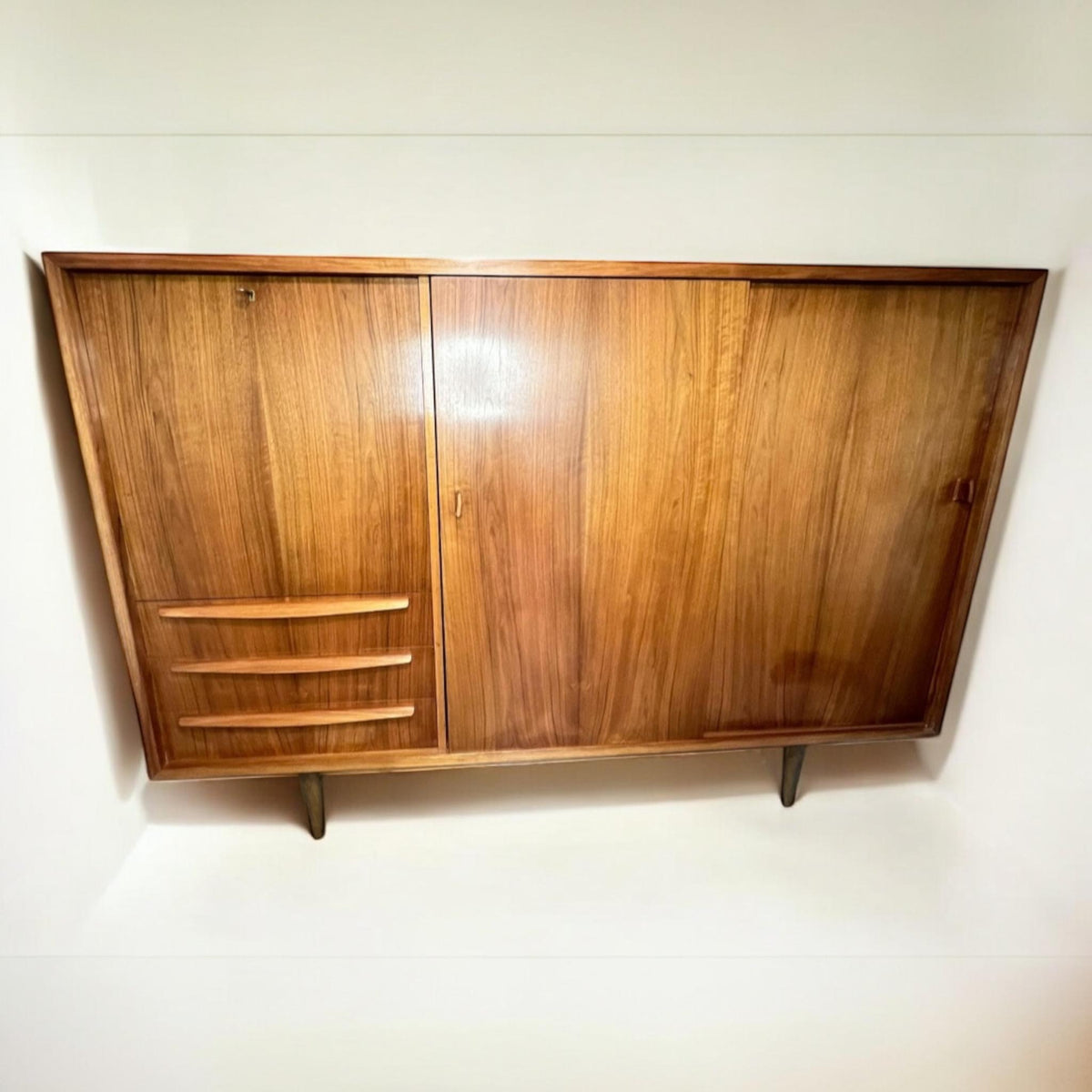 Deutsche Werkstätten Hellerau Highboard – Ikonisches Mid Century Design aus Deutschland | Original 1950er/60er Jahre