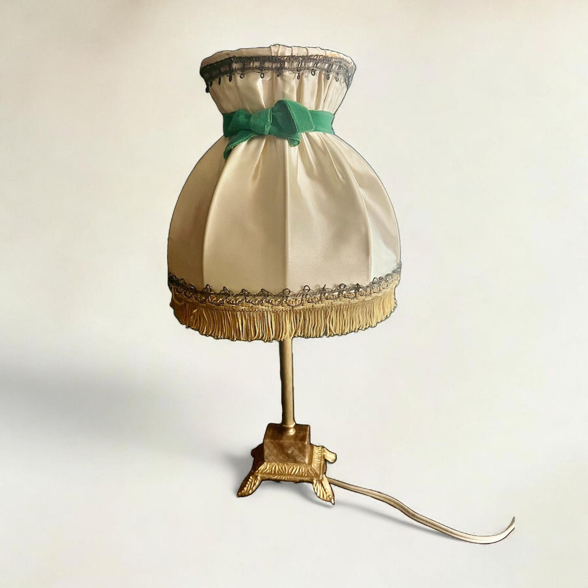 Rarität! Mid Century, Rockabilly Tischleuchte mit Messingfuß und Marmorsockel, sehr guter Originalzustand 1950er Jahre
