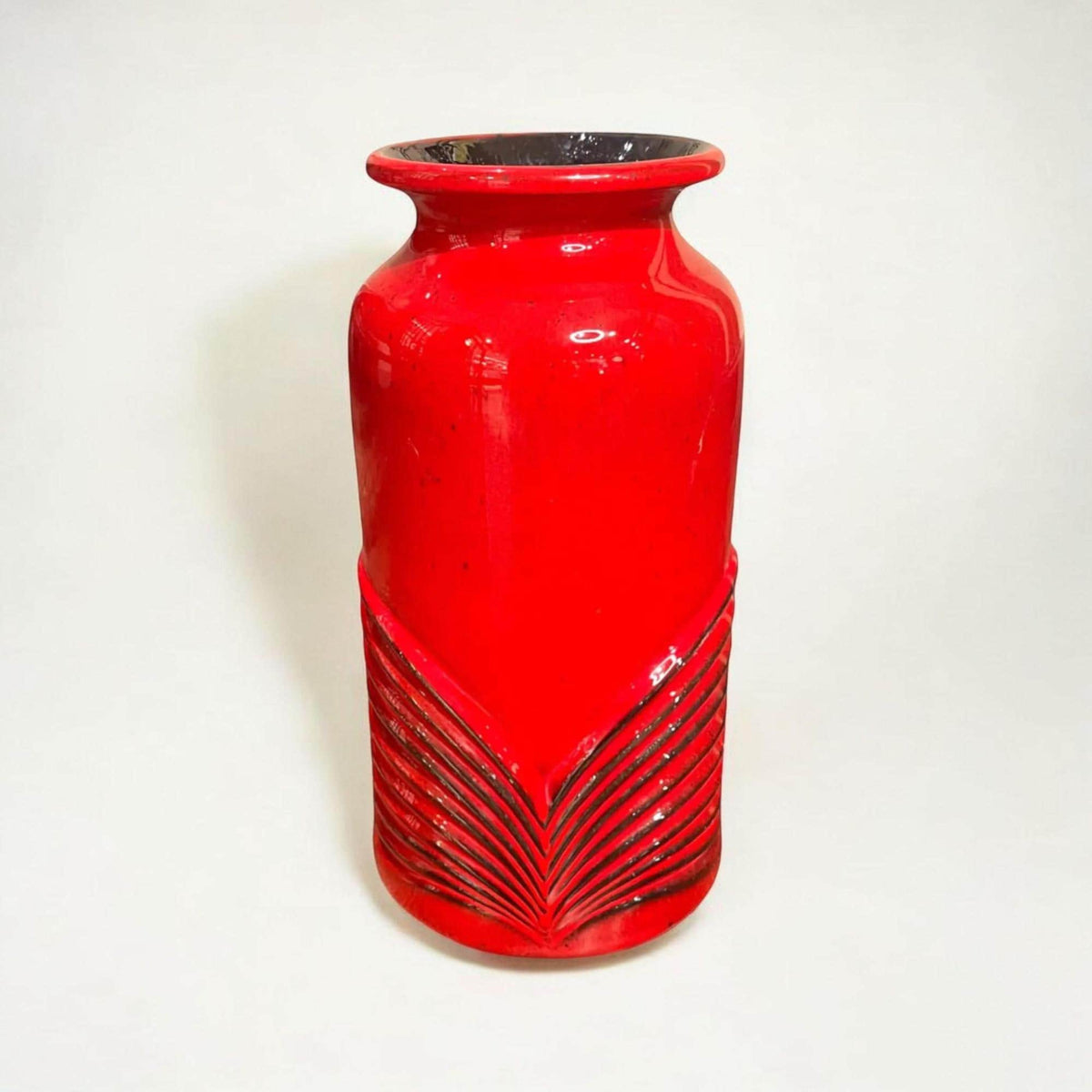 Original Mid Century - Fohr Keramik Vase aus Ransbach Baumbach - Deutschland, mit der Form Nr. 337-24 in rot mit Fächerdekor.