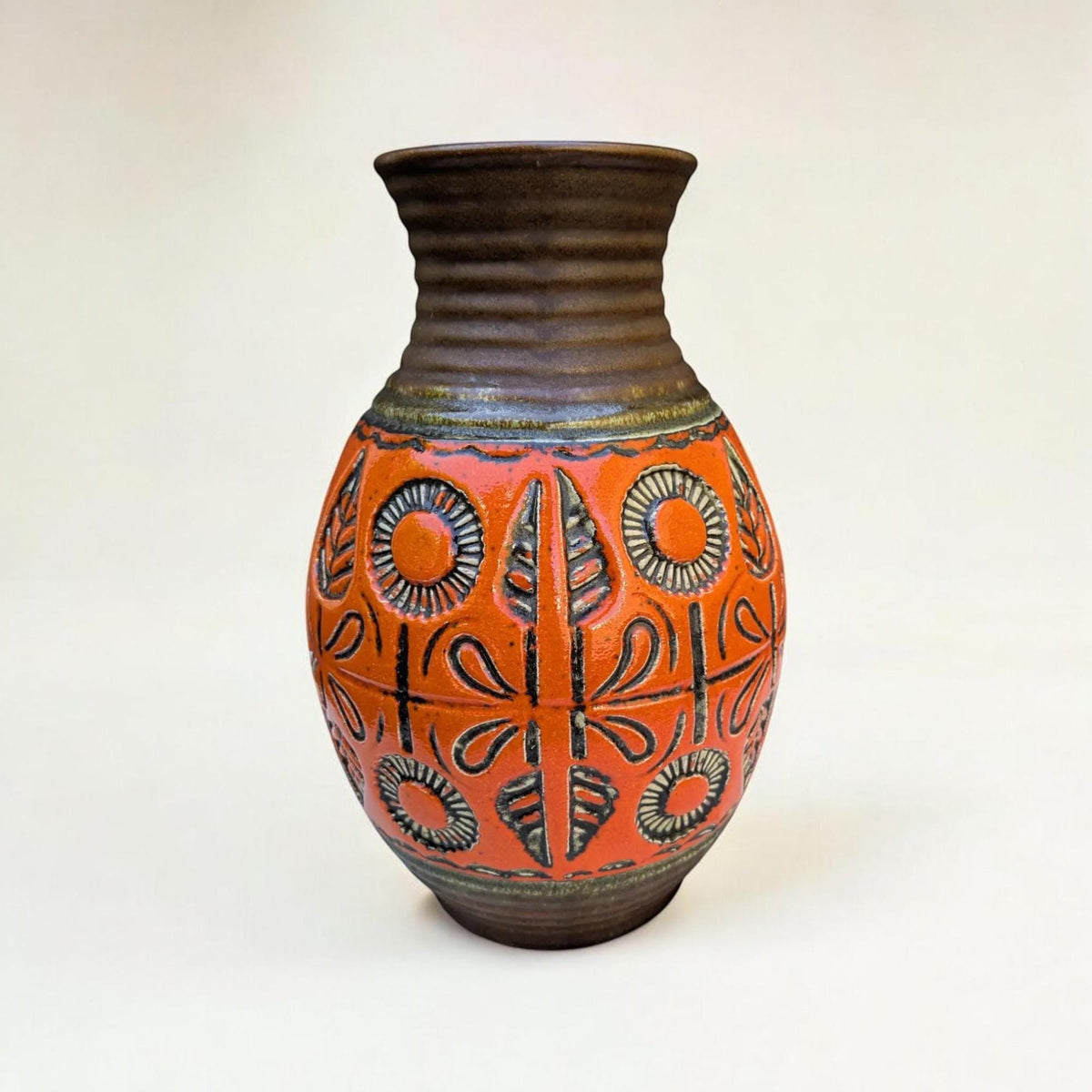 Vintage Wekara Vase, West Germany Keramik der 60er Jahre, Braun mit roter Glasur & Blumenmuster