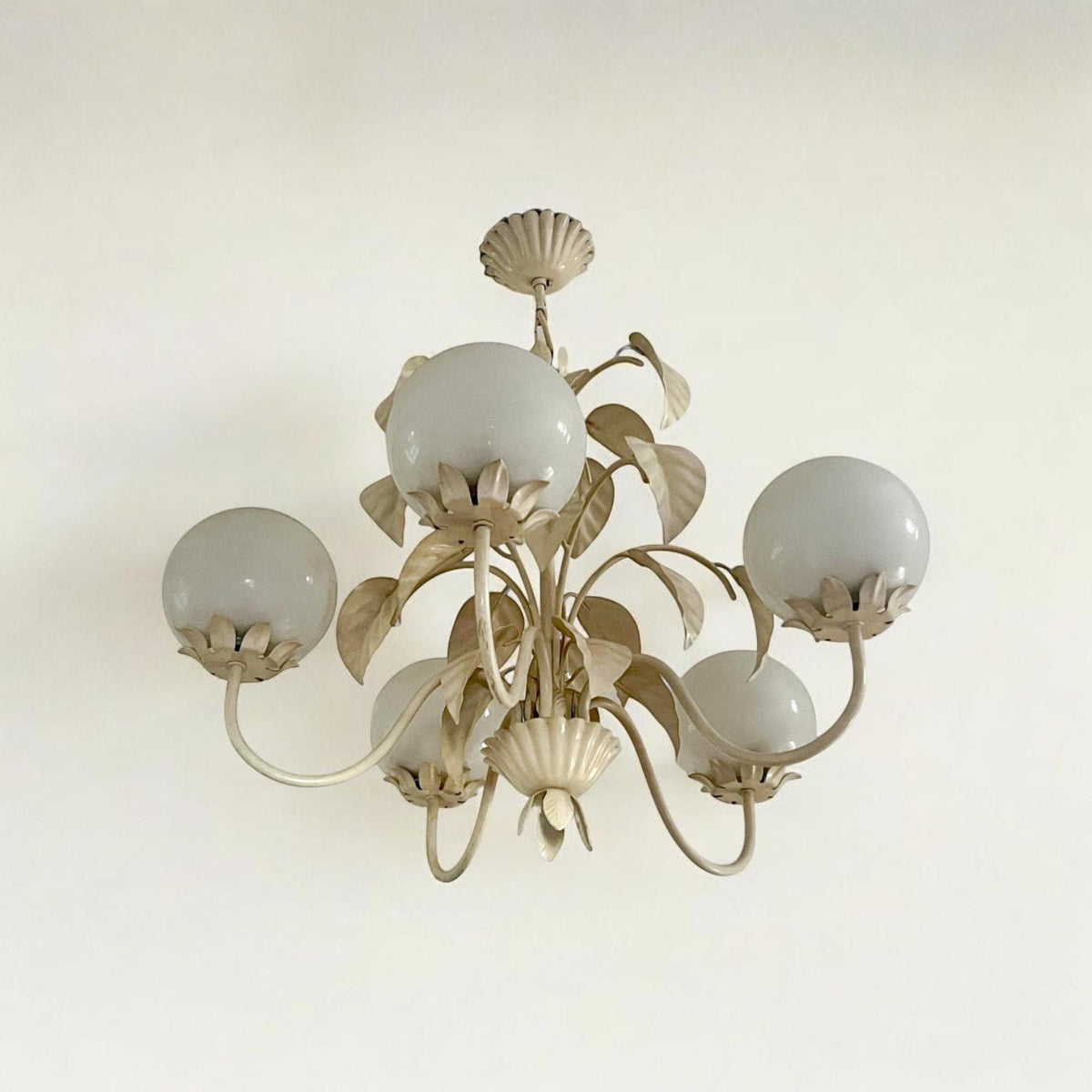 Rarität! Original Jugendstilleuchte, Lampe, Pendelleuchte,Deckenleuchte, Hängeleuchte Opalglas mit Blättermotiv 1920