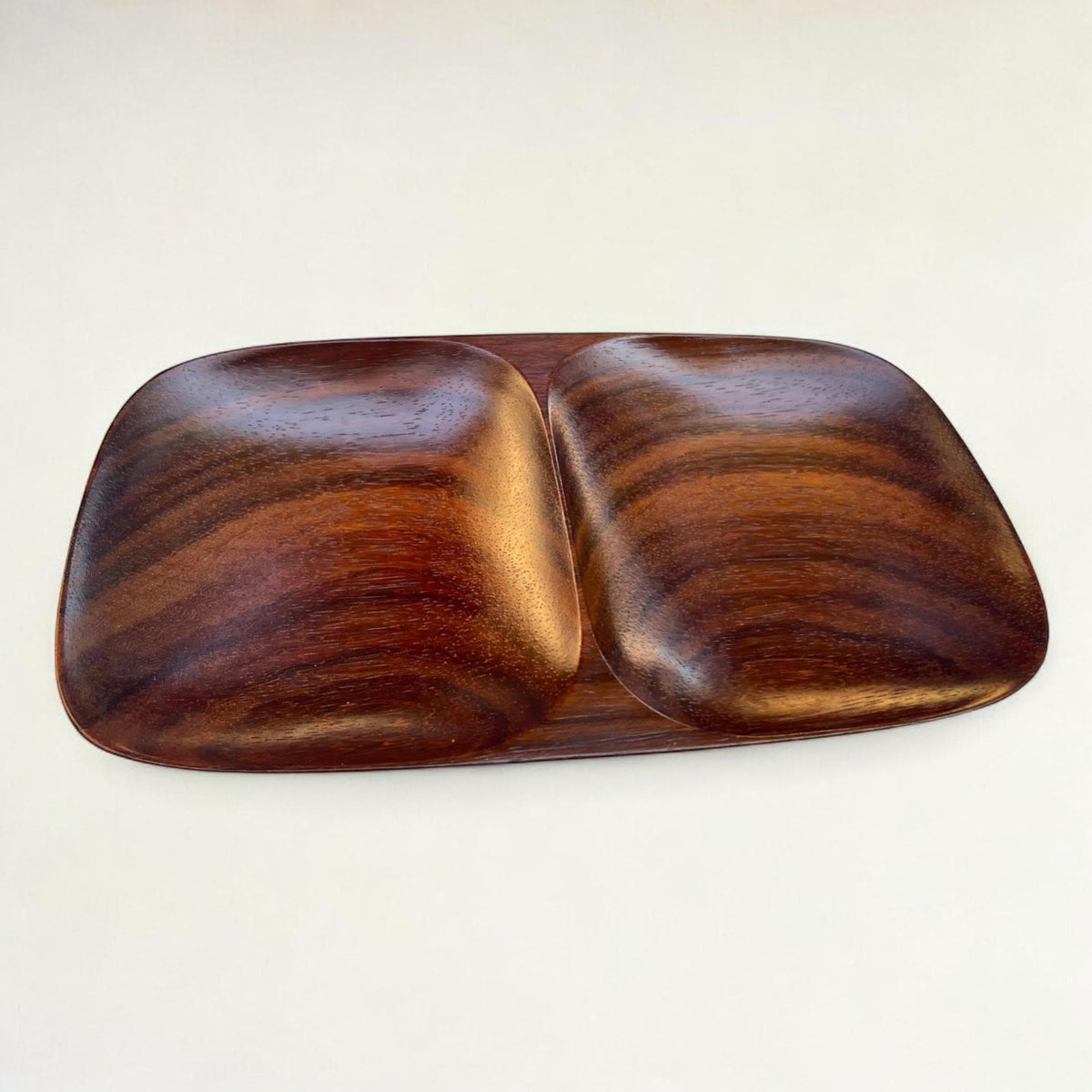 Vintage Padouk Holzschale mit Doppelmulde, Handarbeit aus den 70ern, Exotisches Designobjekt