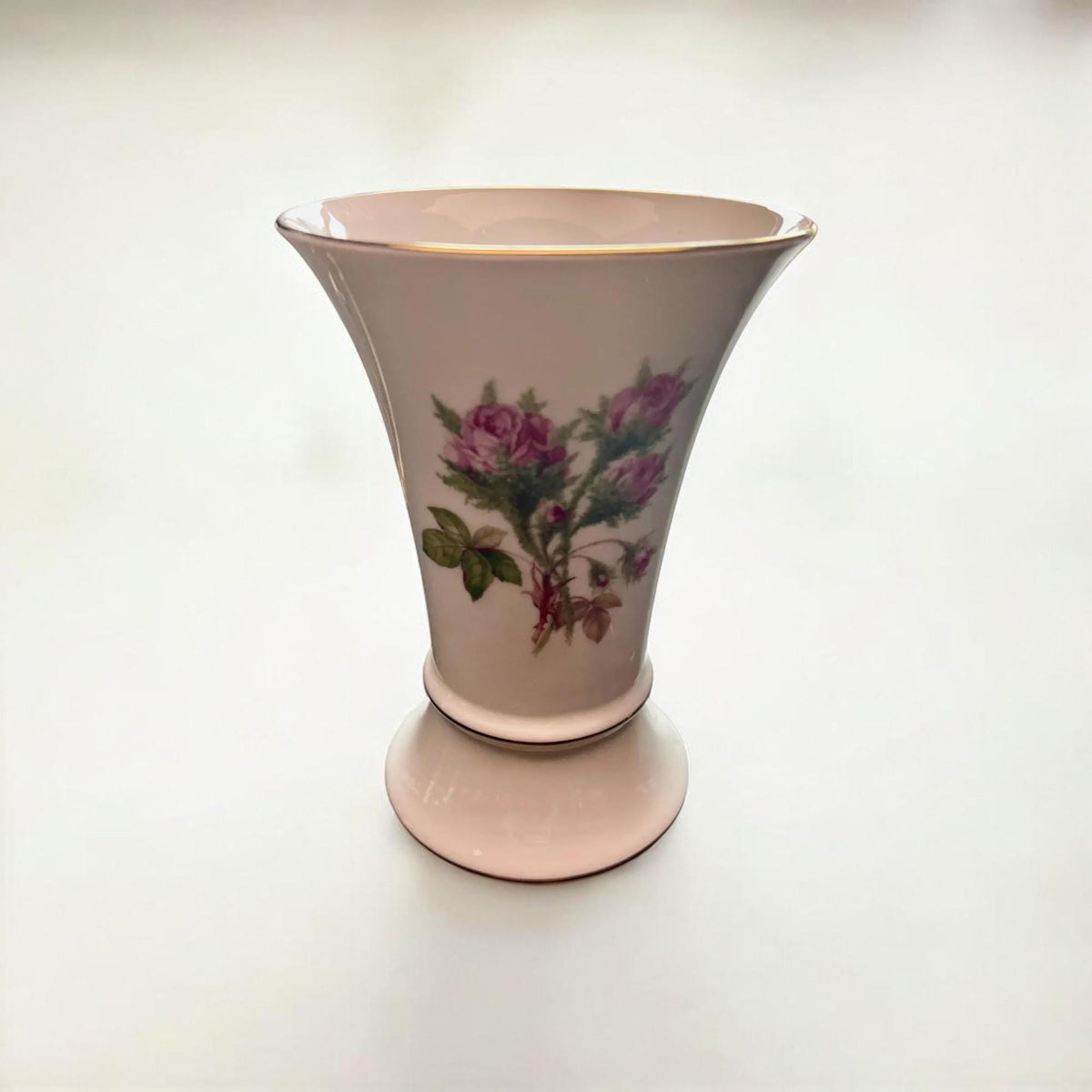 Vintage Vase mit Moosröschen der Porzellanmanufaktur Lindner, handgefertigt in Deutschland 1950-1960