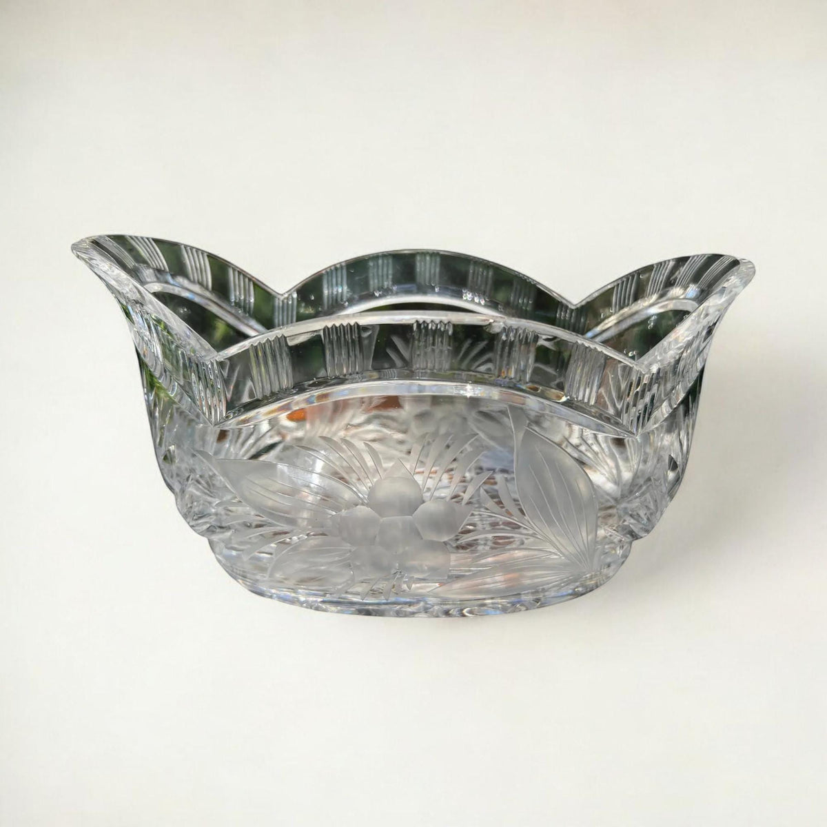 Geätztes schweres Glasschiffchen, Vintage aus den 60ern, als Obst- oder Blumenschale