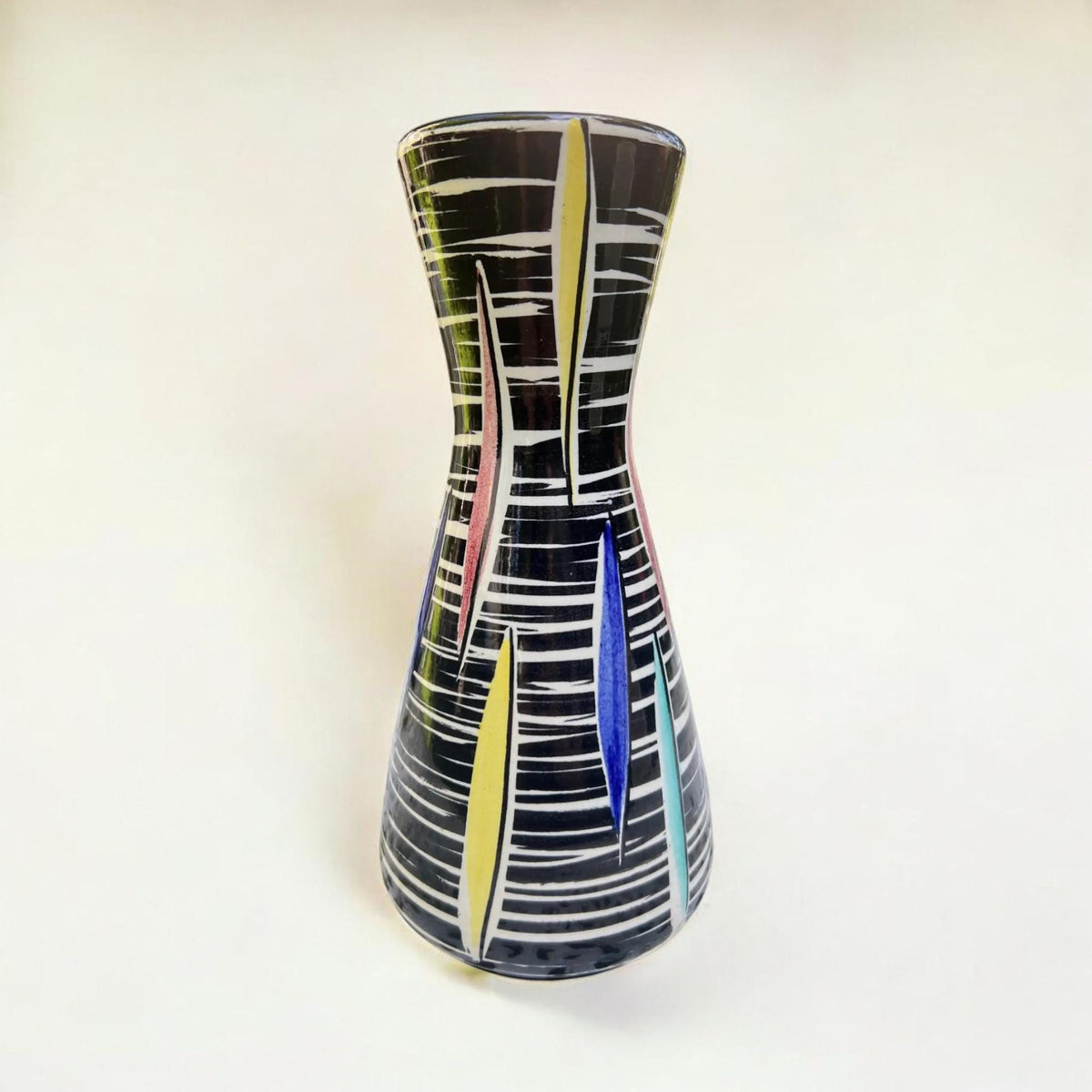 BAY Keramik 585 25 - kleine Vintage-Vase mit Zebra-Optik und bunten Vertikalstreifen aus der Bodo Mans Epoche, Modern/ Popart Design.