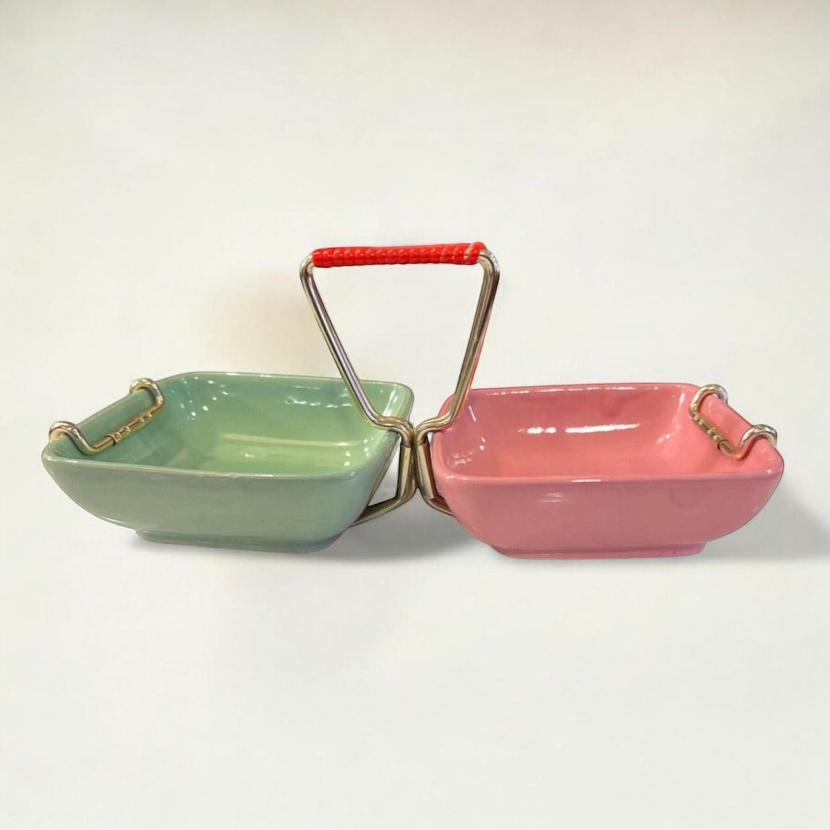 Mid Century Snackschale/Anbietschale in mint und rosa mit Messinggriff aus den 1950er Jahren, hergestellt in Deutschland