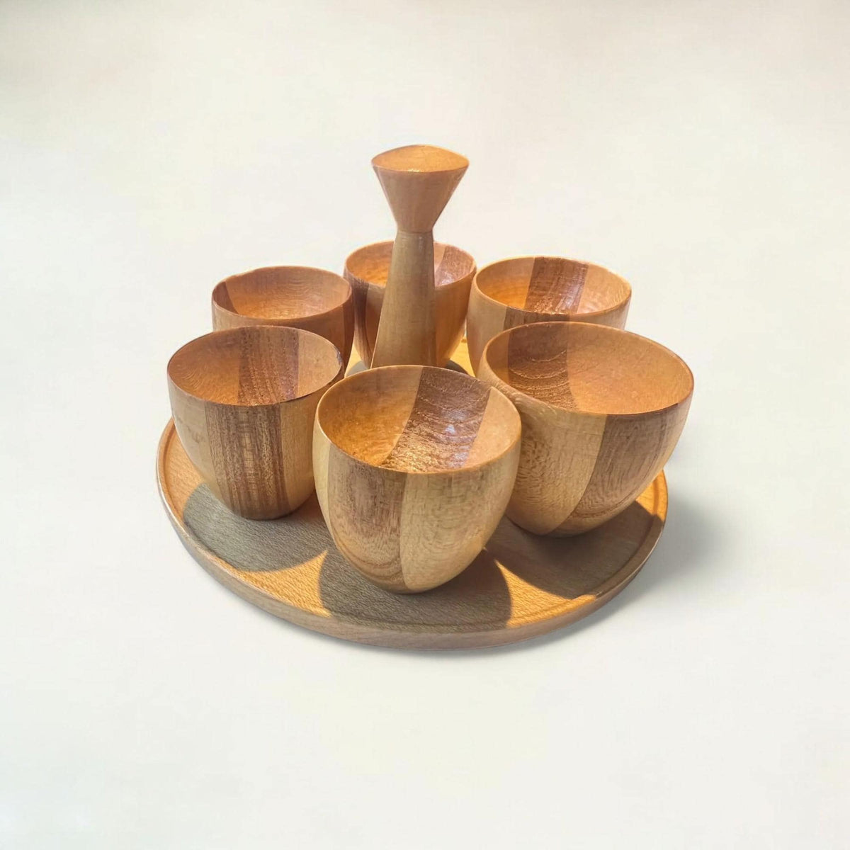 Vintage Eierbecher-Set aus Holz – 6 gedrechselte Massivholz-Eierbecher mit Tablett – rustikale Küchendeko – Frühstücksset aus Holz
