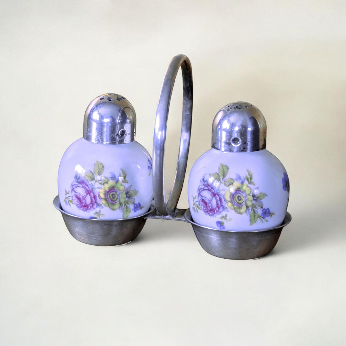 Vintage Salz- & Pfefferstreuer Set | 60er Jahre Keramik und Metall | Blumendekor mit Halterung von Thomas Porzellan