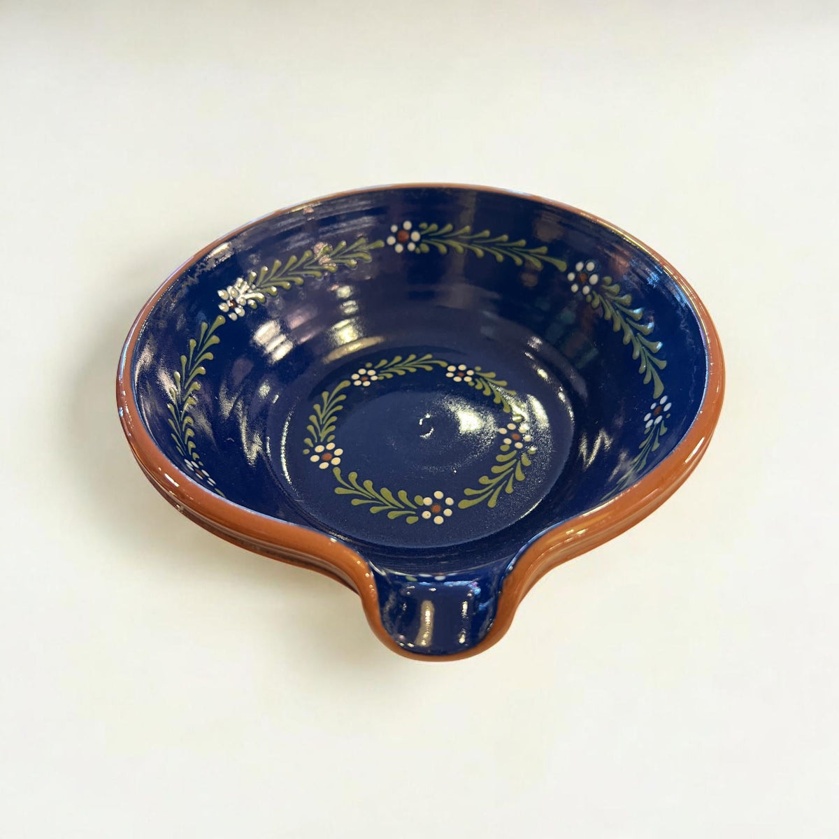 Vintage Puddingschale | Mid-Century Keramik | Terrakotta außen, Blau innen mit Blumenmotiv