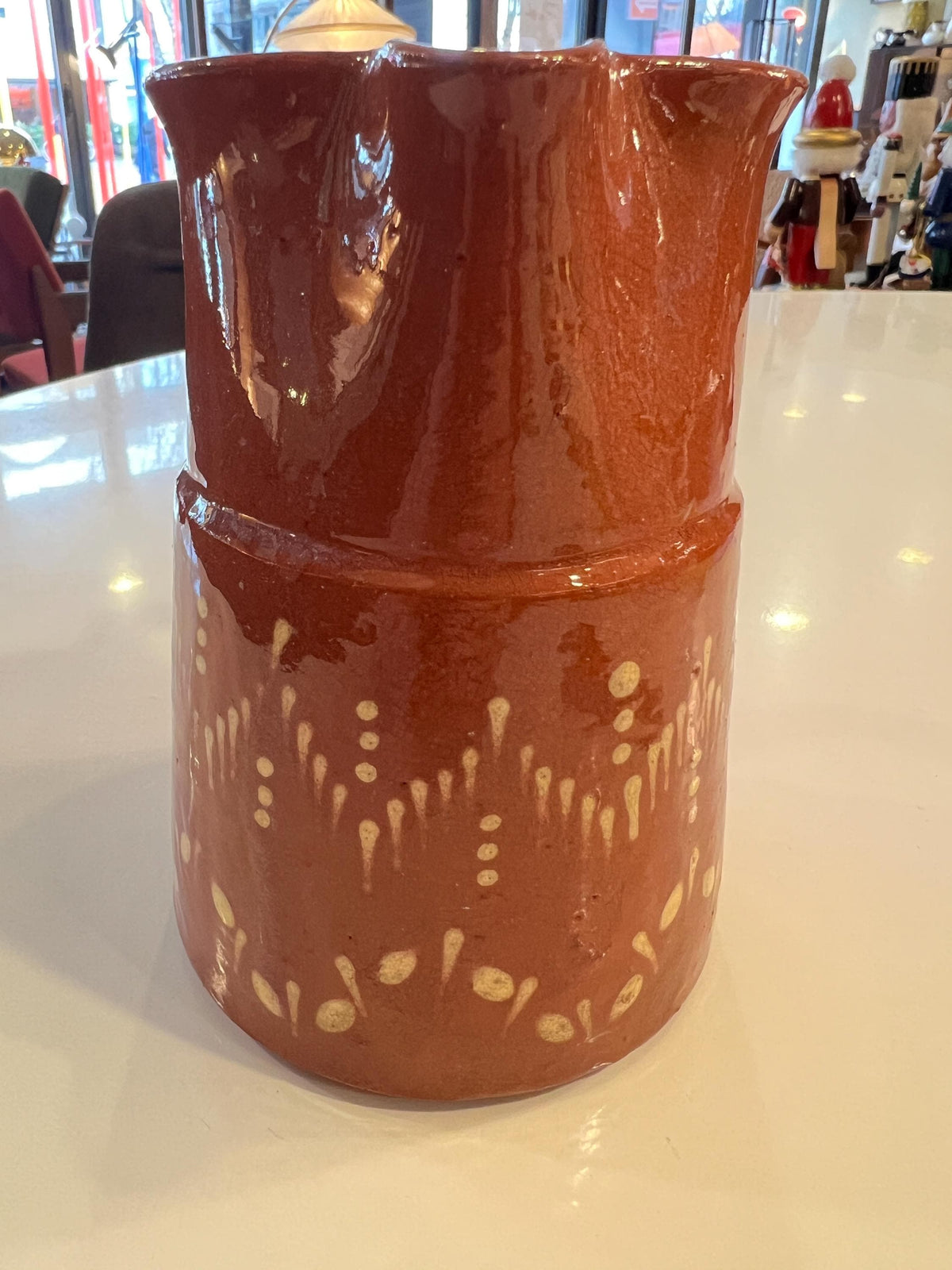 Vintage Keramik Krug | 70er Jahre | Rotbraun mit beigen Verzierungen | Kleine Blumenvase