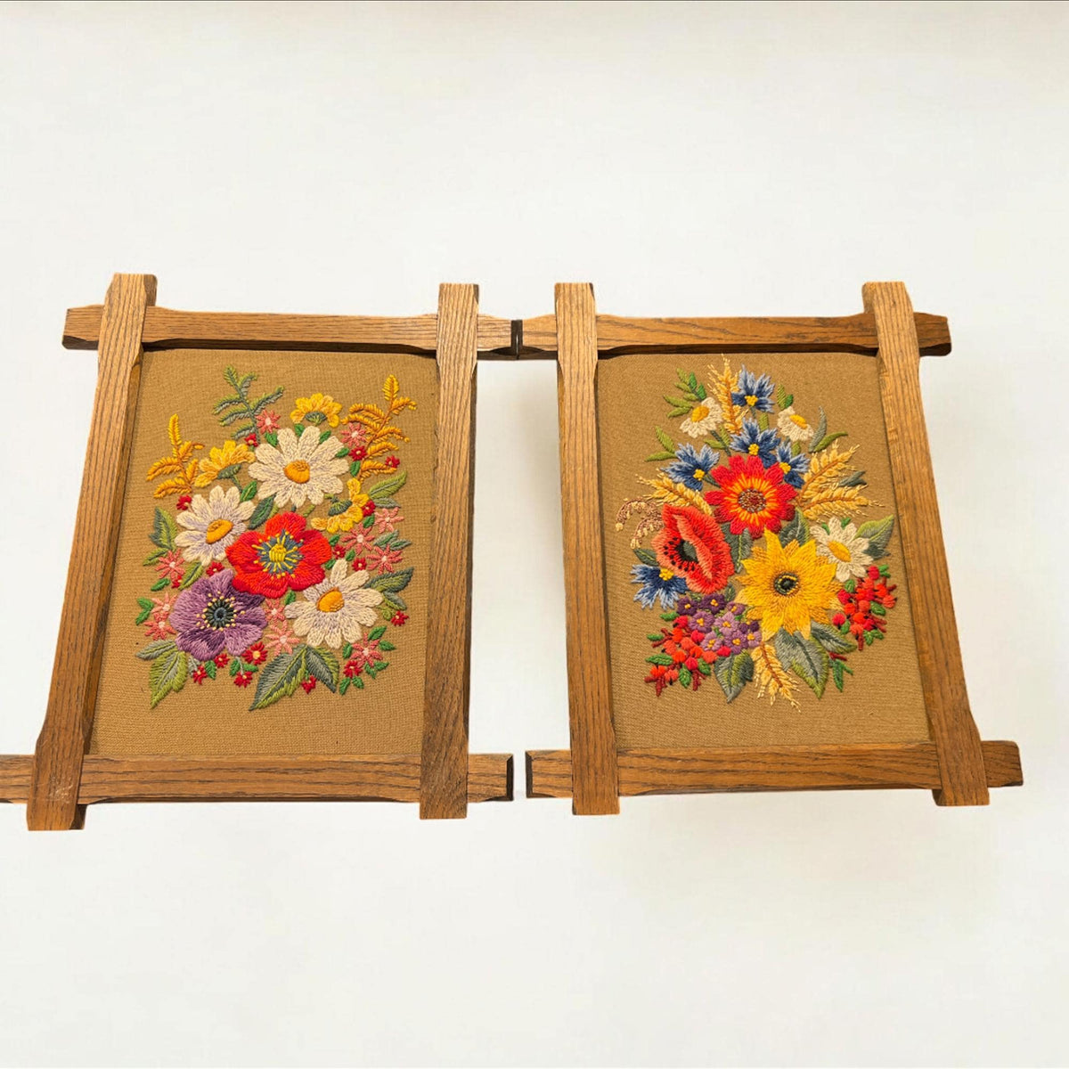 Vintage Stickbilder Set | 2 Blumenmotive im Holzrahmen | Handarbeit | Wanddekoration