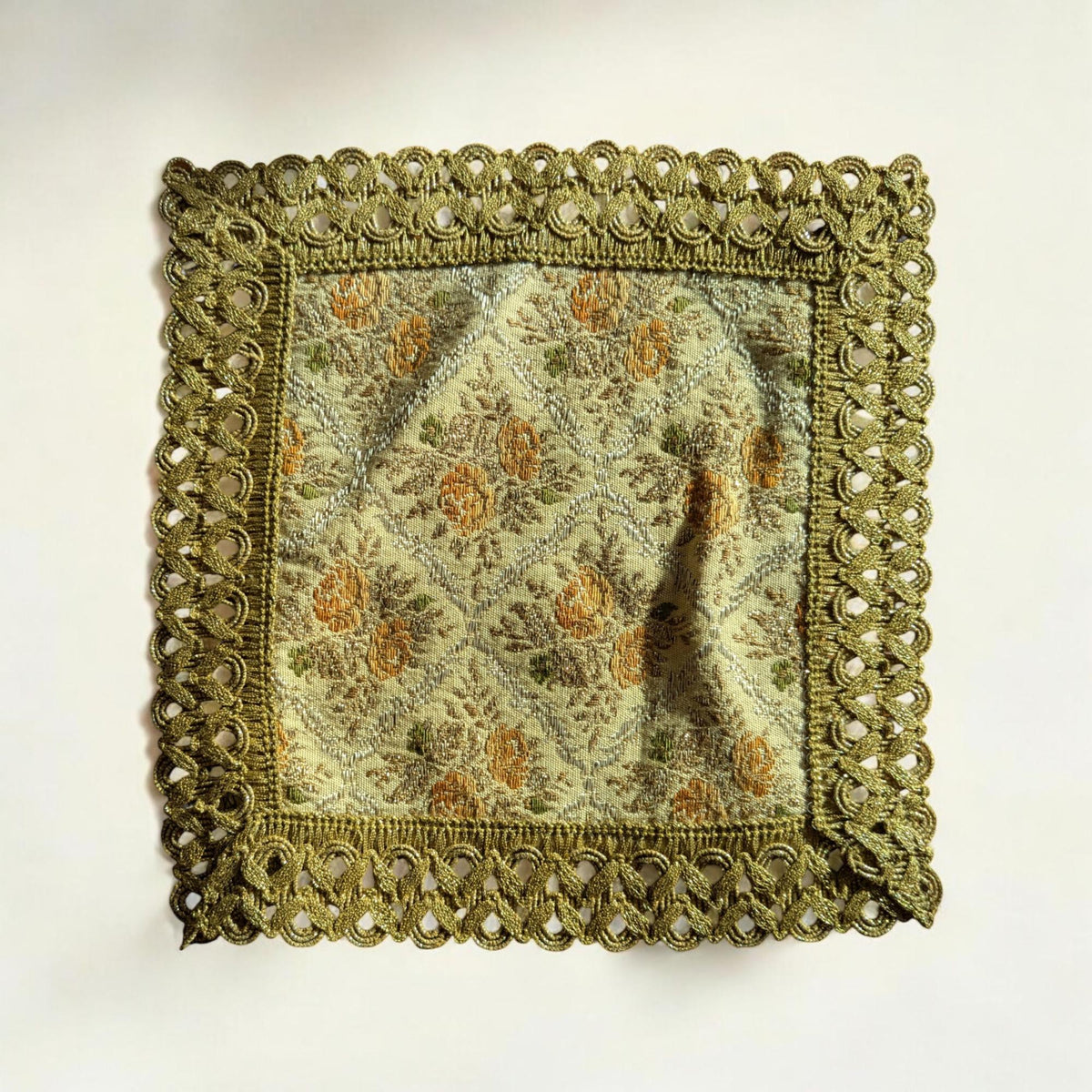 Vintage Platzdeckchen mit Blumenmuster & goldenem Rand – 70er/80er Jahre, 20x20 cm