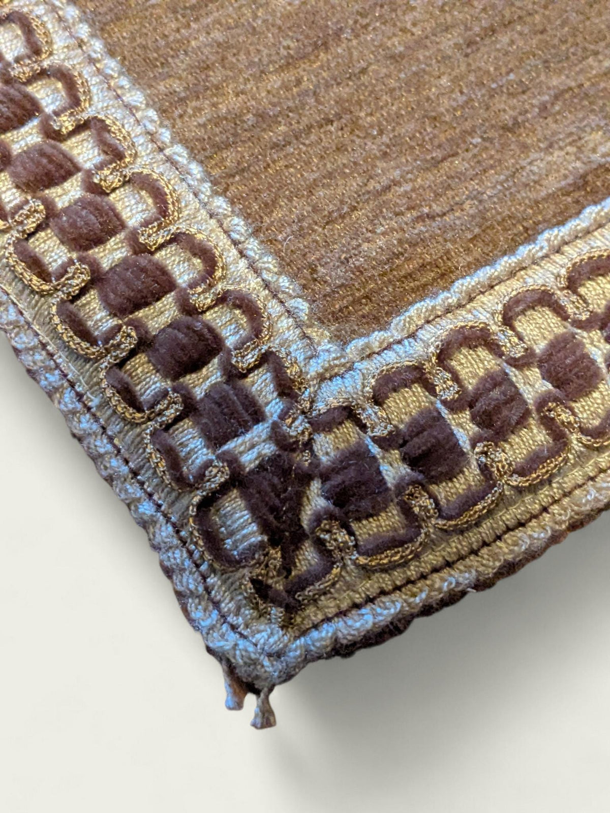 Vintage Tischläufer in Braun mit Goldrand – 95 × 40 cm – Guter Zustand