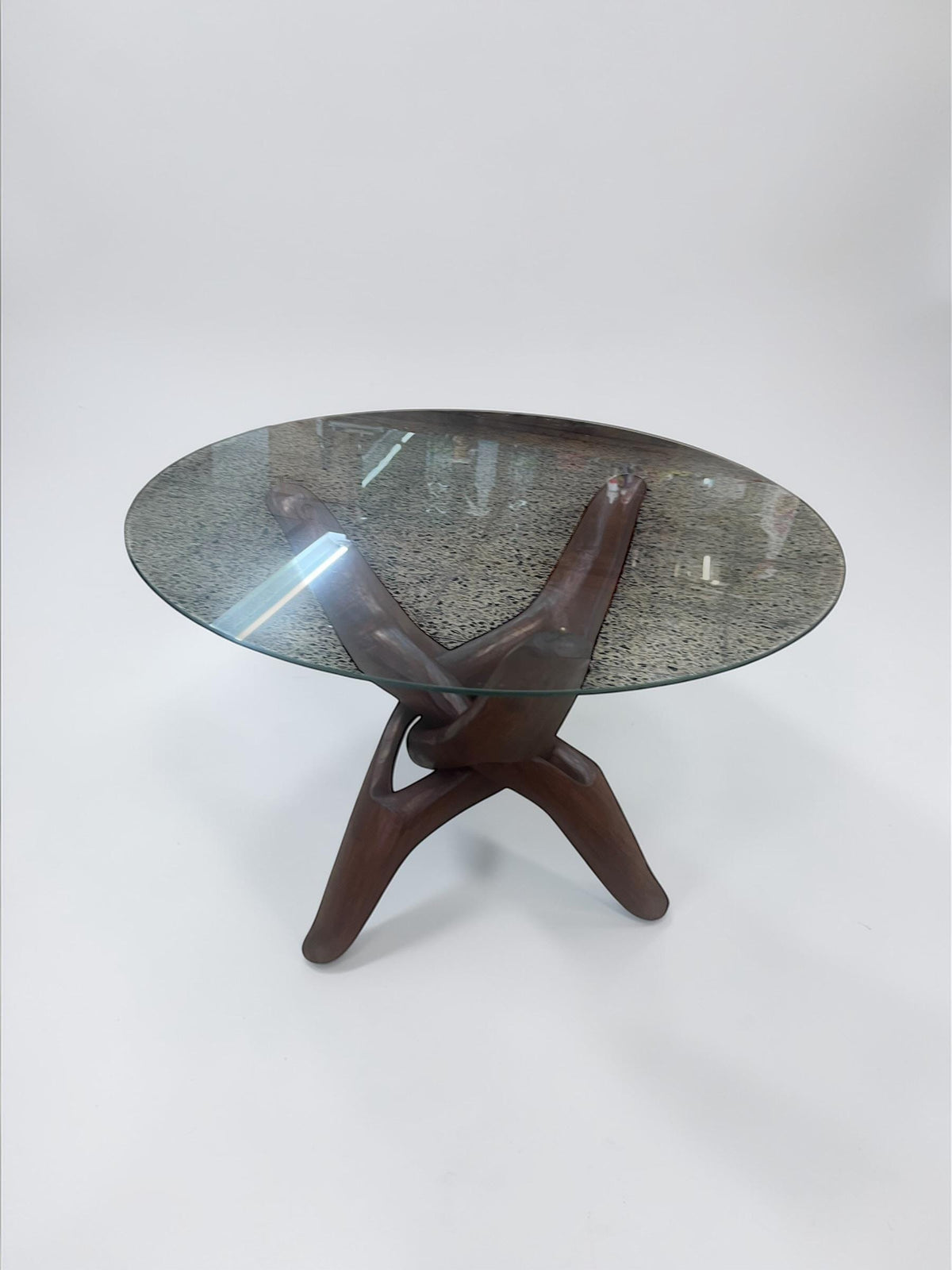 Skulpturaler Vintage Tisch – Mid Century / Organische Holzbasis / Glasplatte / Design Statement