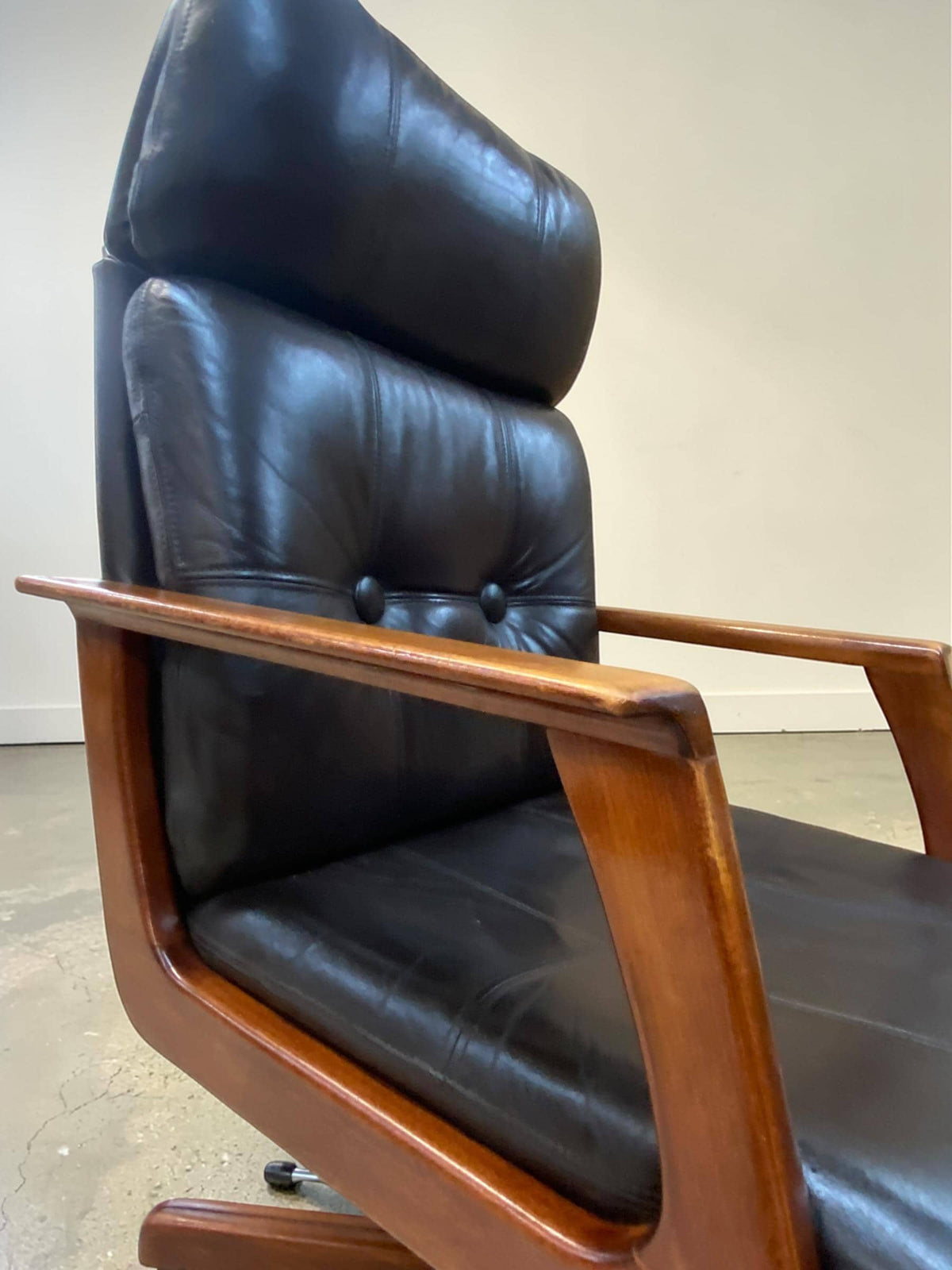 Vintage Mid Century Drehstuhl aus Norwegen – Leder & Teak | 1960er/70er | Scandinavian Modern Skandinavisches Design Bürostuhl