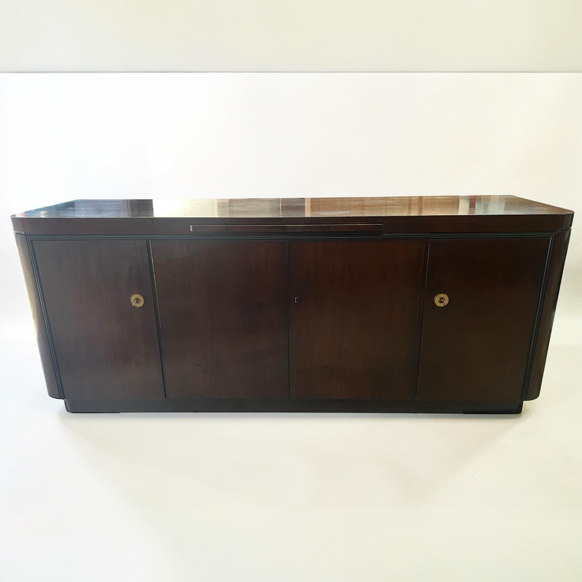 Großes Art Deco / Streamline Sideboard / Anrichte mit originaler Marmorplatte – ca. 1930–1950, im Stil der Deutschen Werkstätten