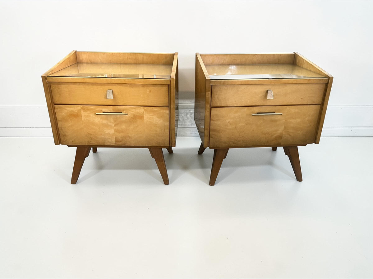 Paar (Set von 2) Mid Century Nachttische mit Glasauflage – 1950er Jahre, skandinavischer Stil