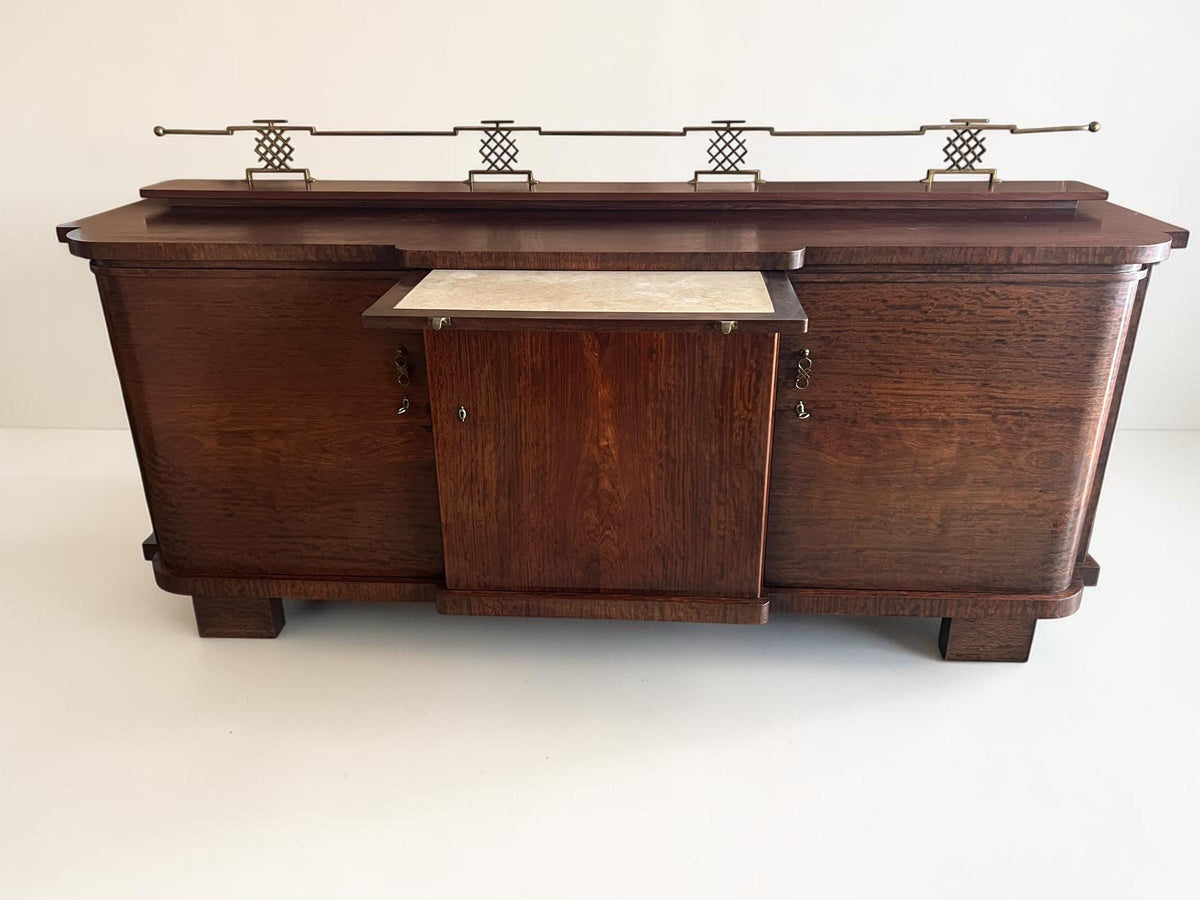 Seltenes Art Déco Sideboard der 30er Jahre – Mahagoni mit architektonischer Messingkrone & ausziehbarer Marmorplatte mit Steinbruchlabel!