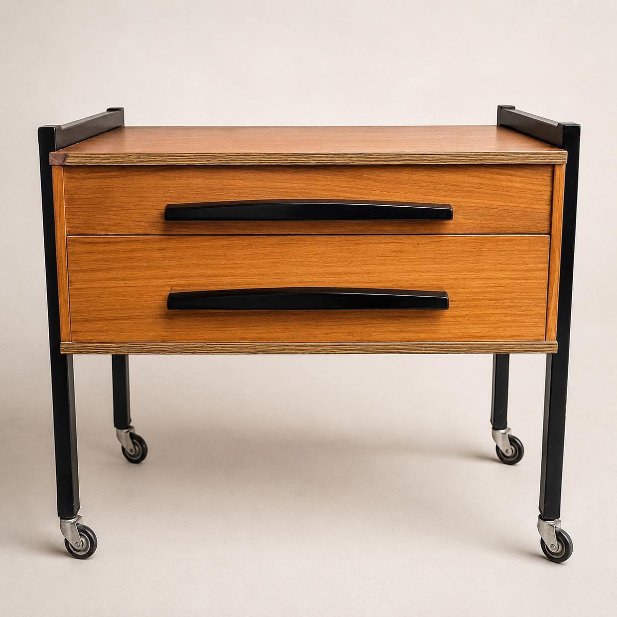 Vintage Nähkästchen auf Rollen – Mid Century Nähschrank aus Teakholz mit 2 Schubladen | 1960er Designklassiker
