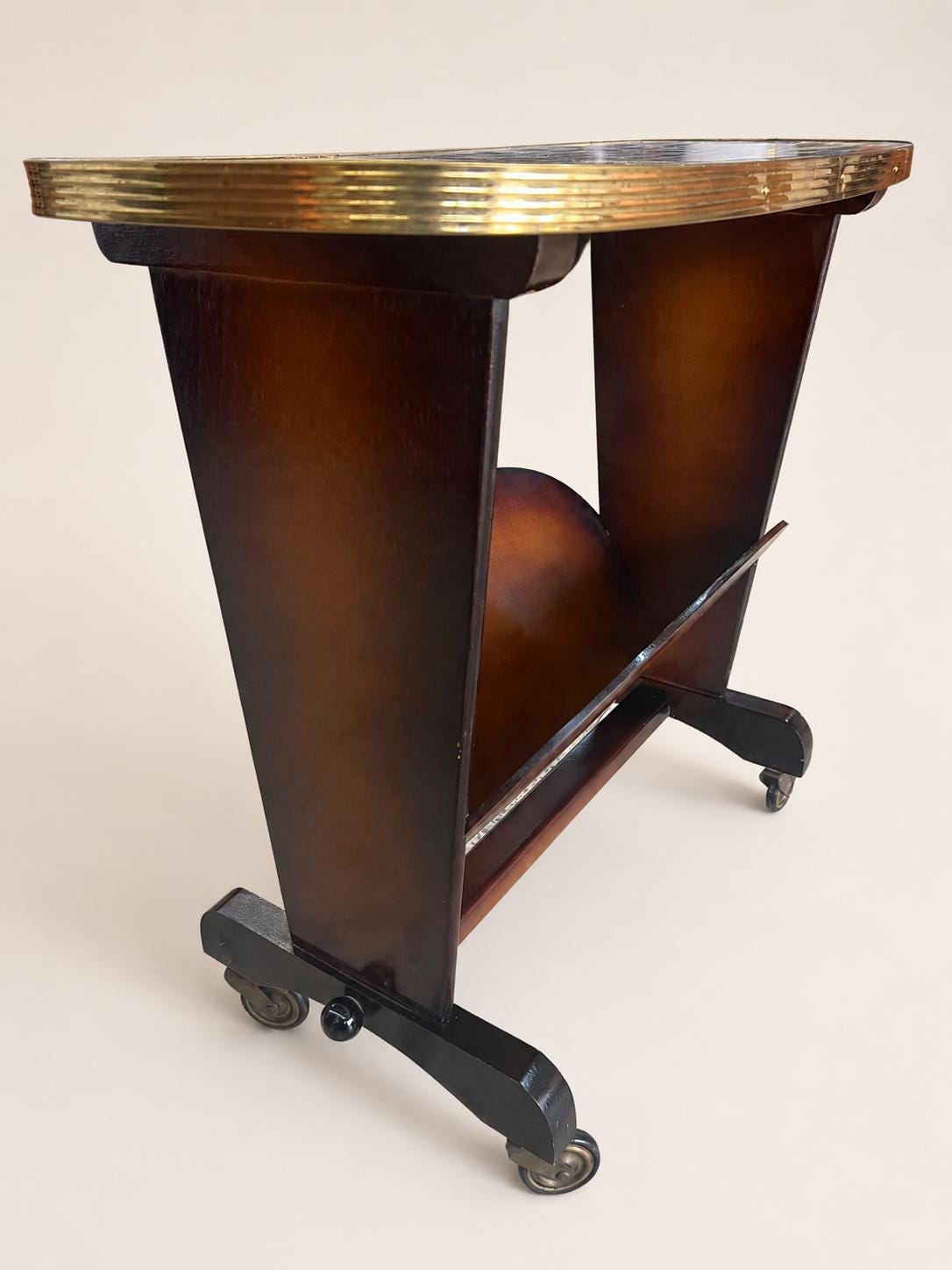 Vintage Servierwagen mit Resopalplatte | Mid Century Barwagen auf Rollen | Beistelltisch mit Zeitungsablage und Messingband