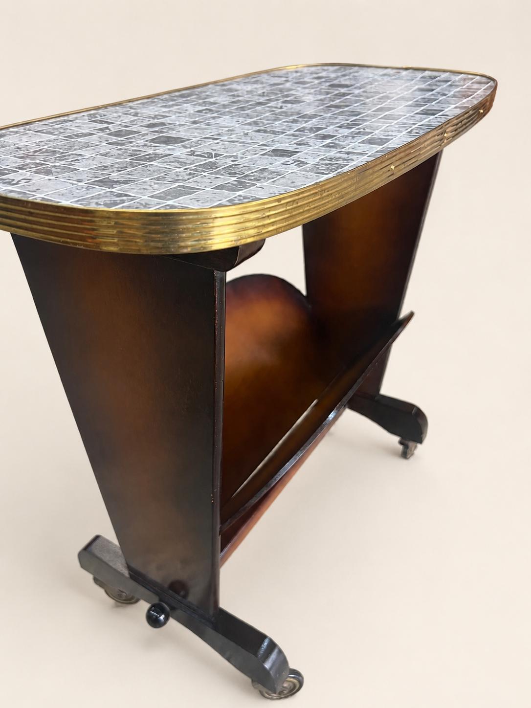 Vintage Servierwagen mit Resopalplatte | Mid Century Barwagen auf Rollen | Beistelltisch mit Zeitungsablage und Messingband