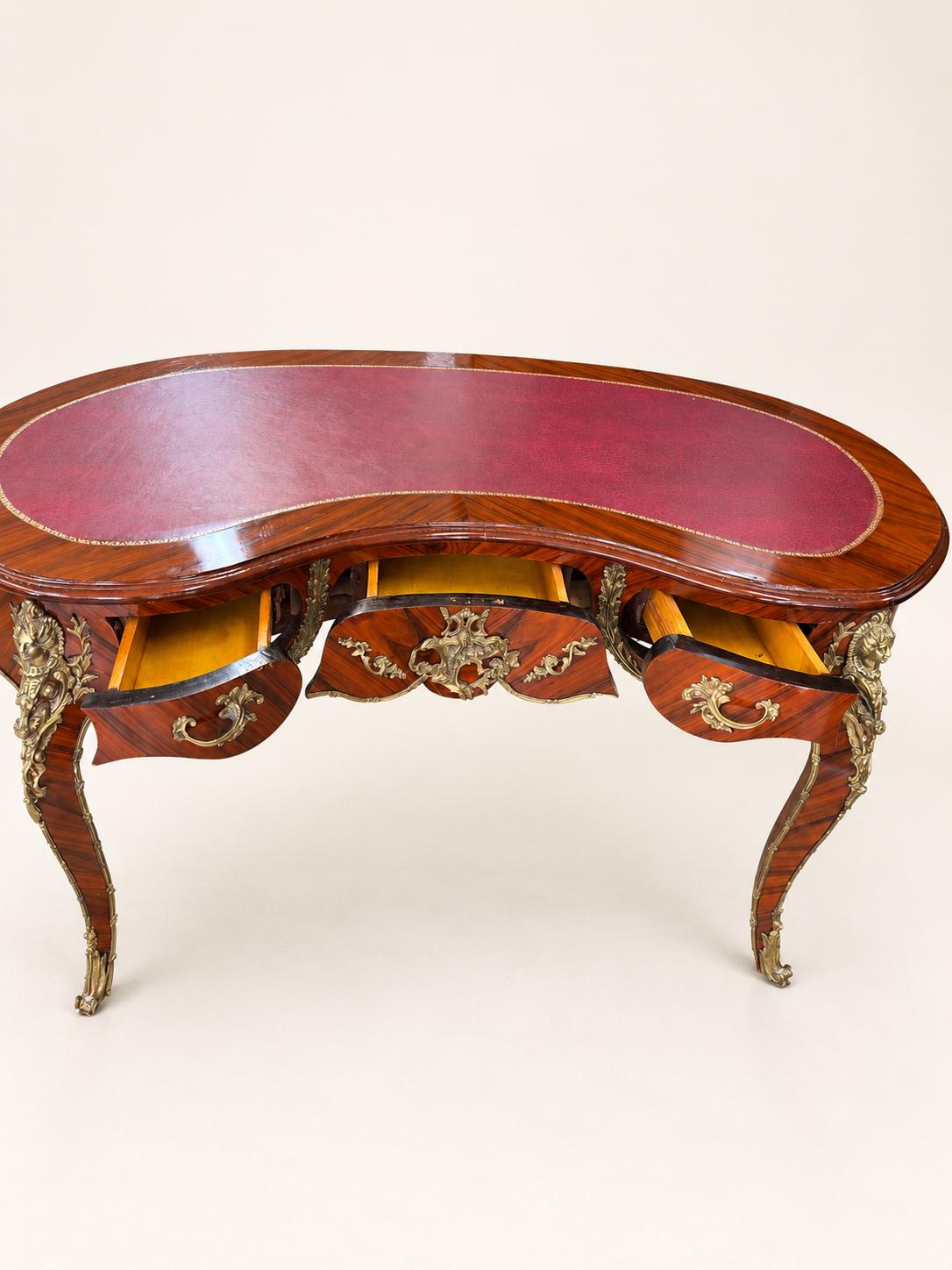 Vintage Bureau Plat Schreibtisch | Louis XV mit Leder & Messing | Partners Desk oder Hotel-Rezeption 172 cm